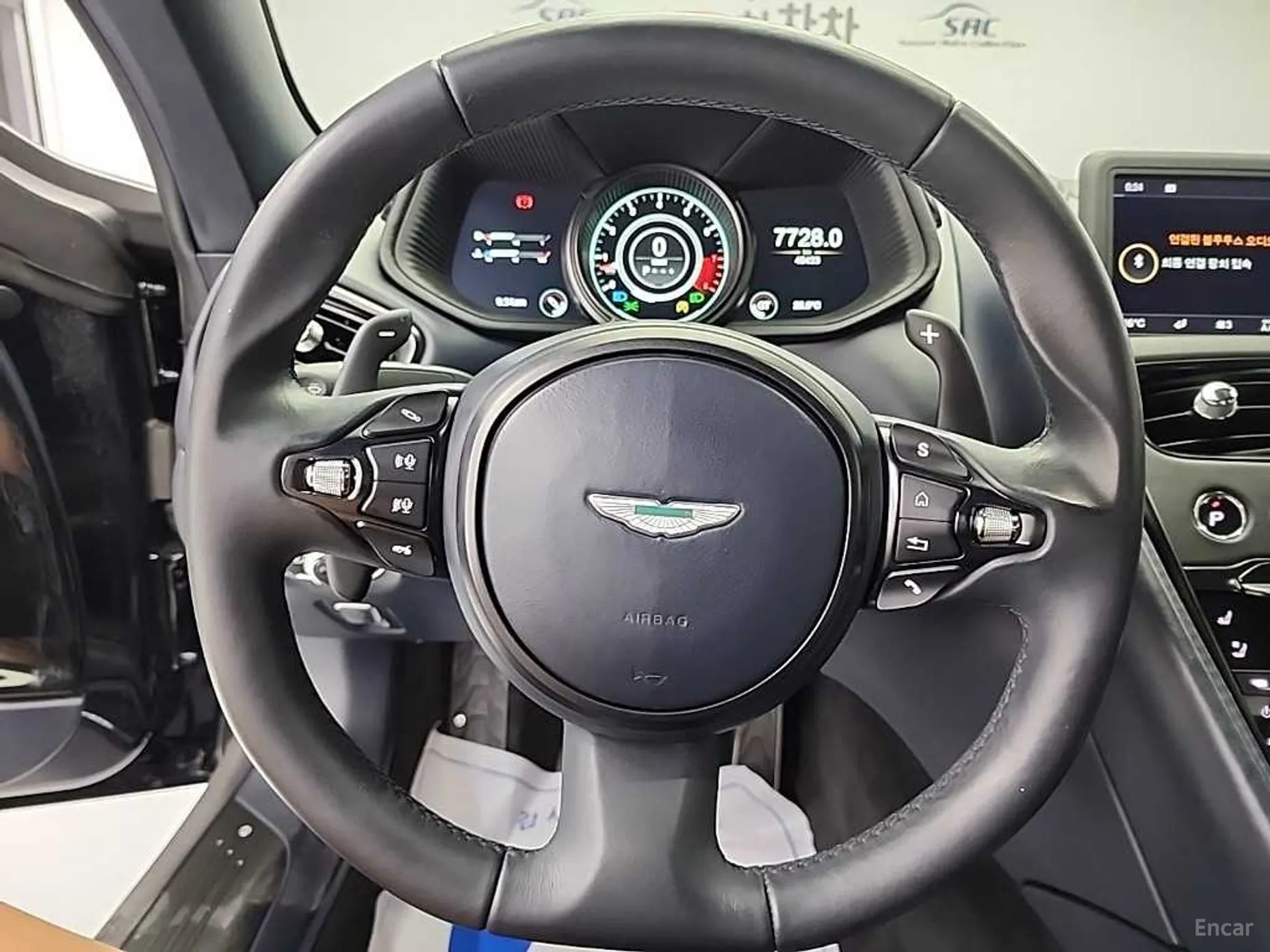 Aston Martin DB11 превью 9