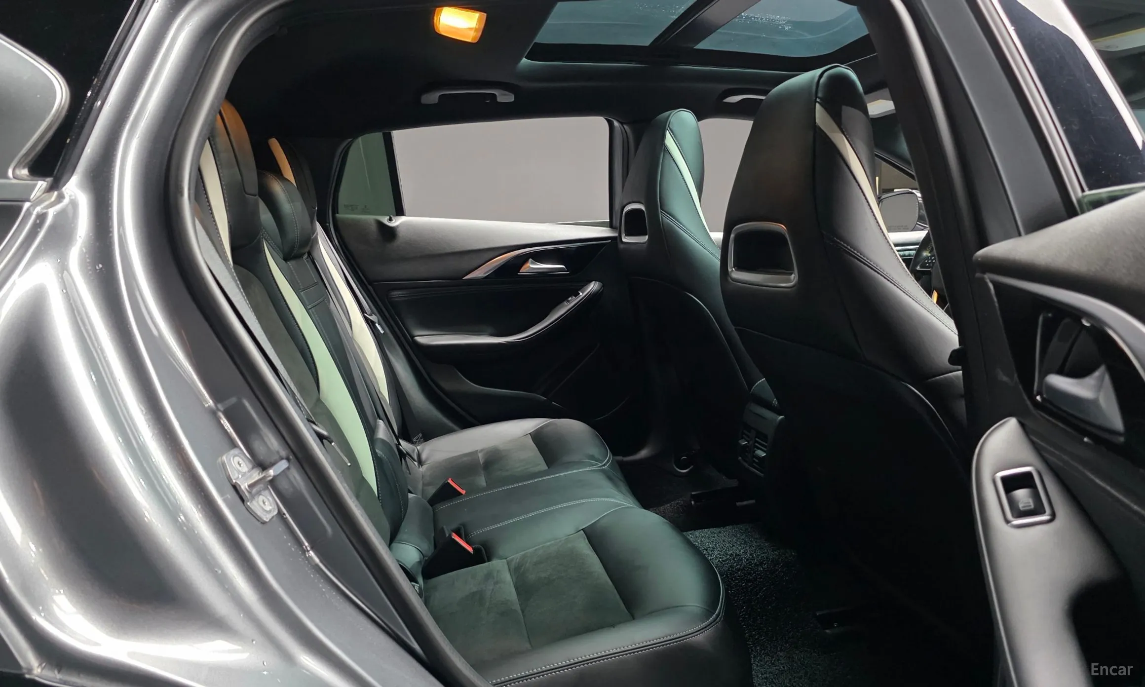 Infiniti Q30 превью 11