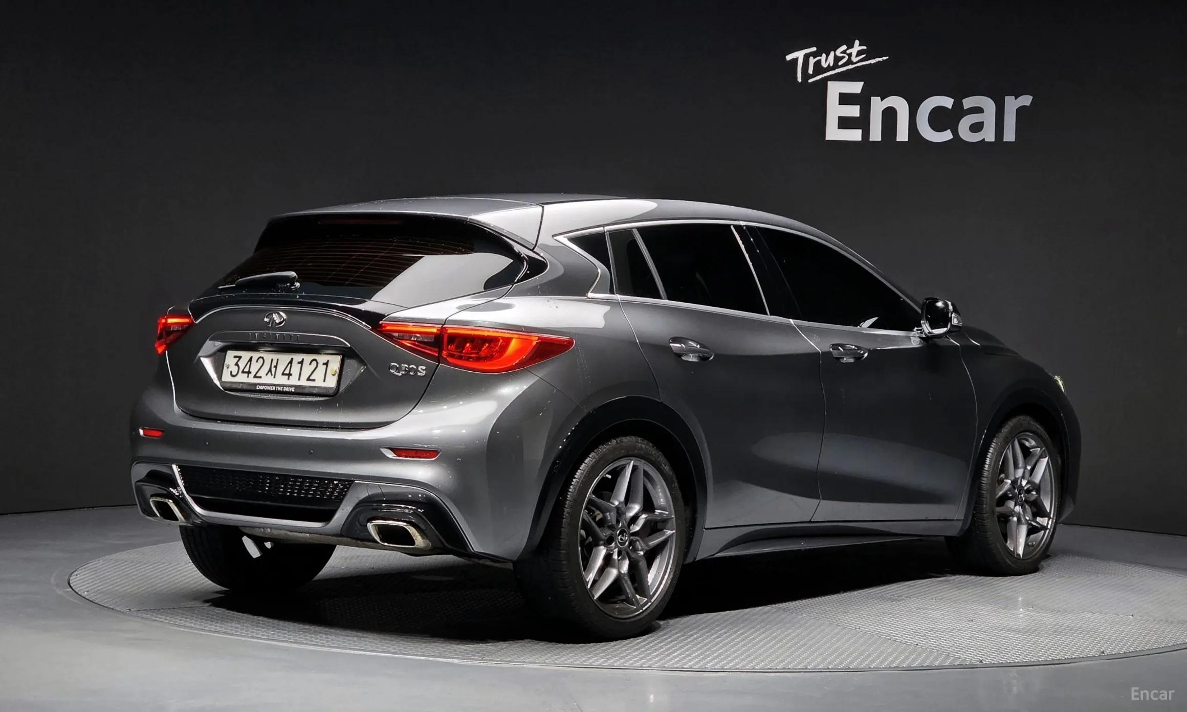 Infiniti Q30