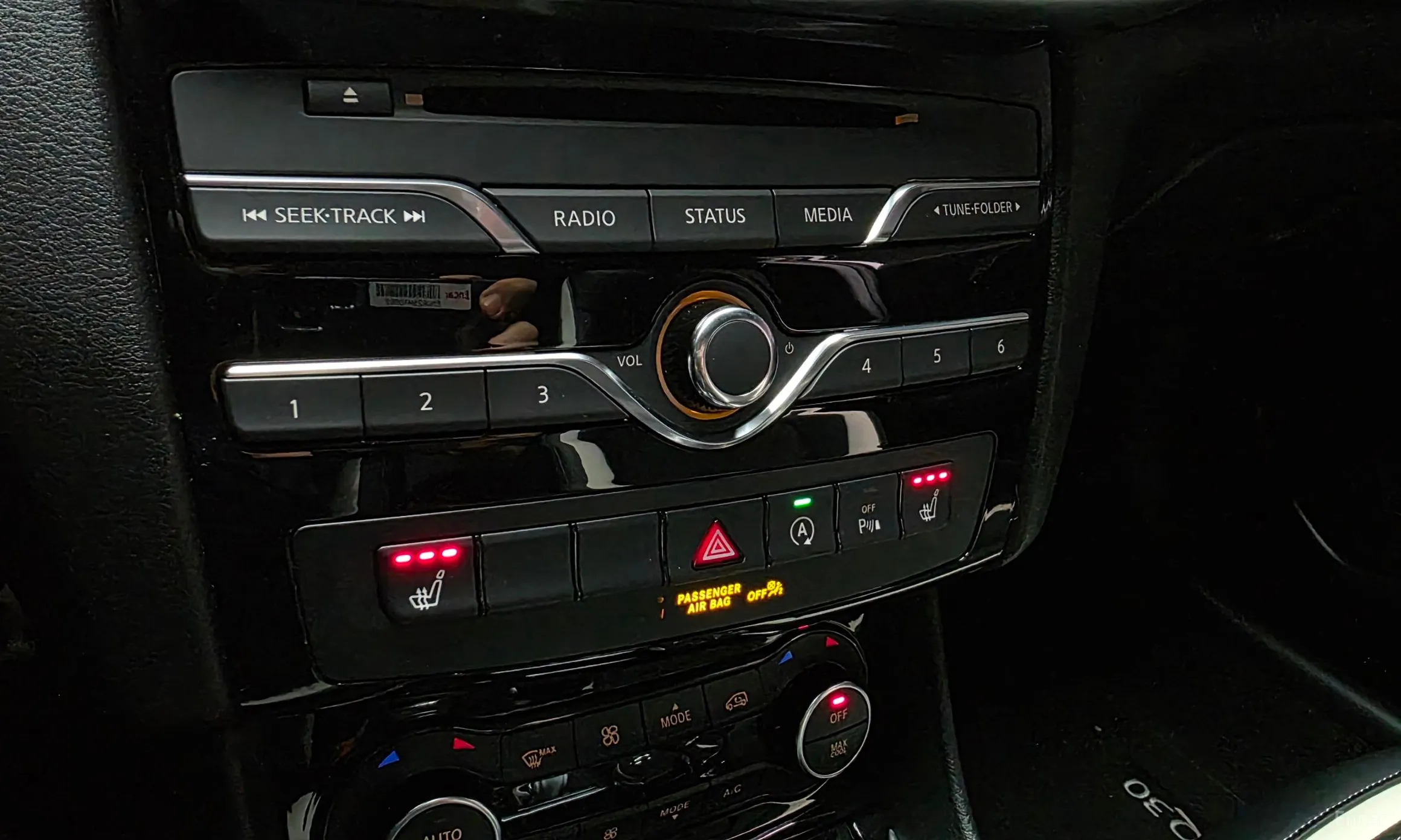 Infiniti Q30 превью 16