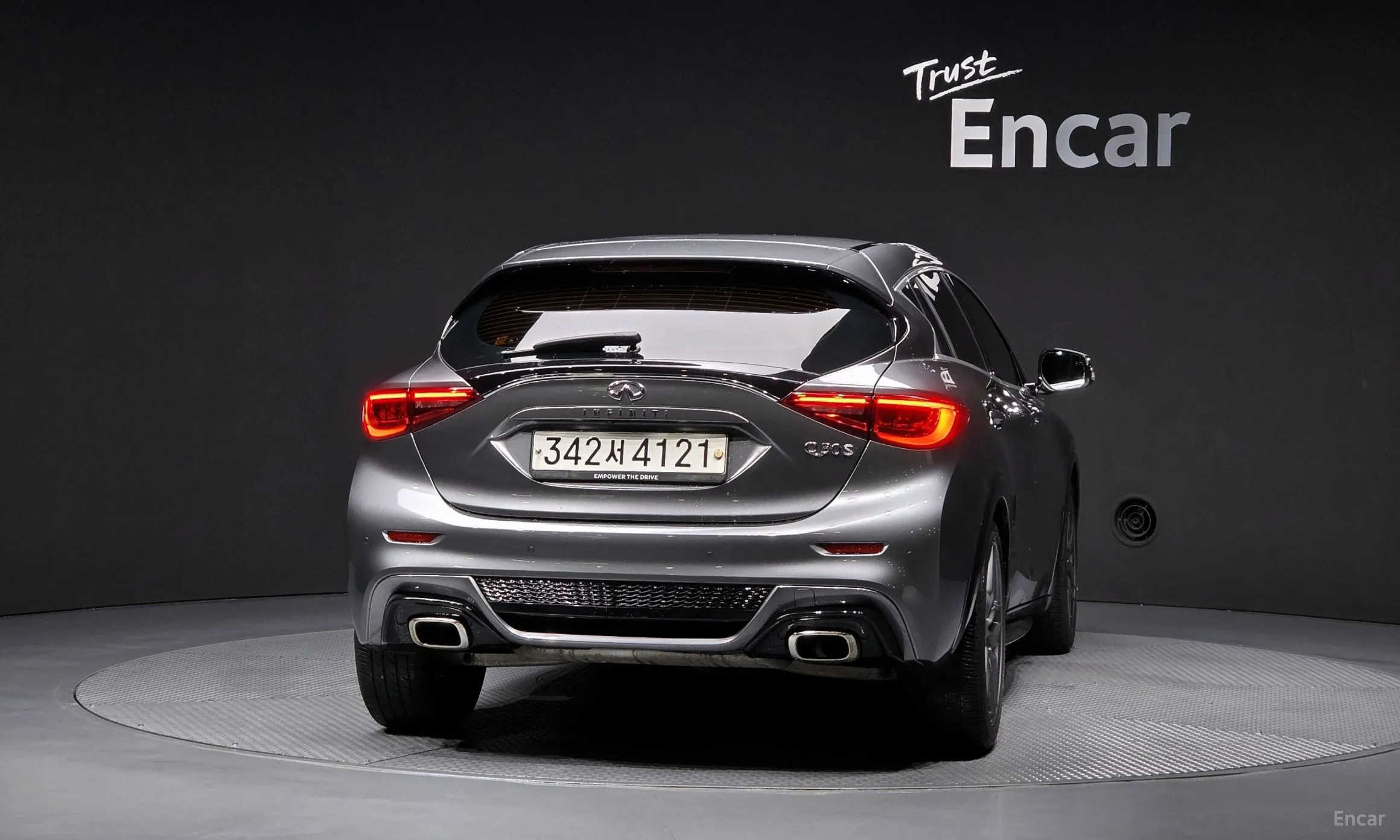 Infiniti Q30 превью 4