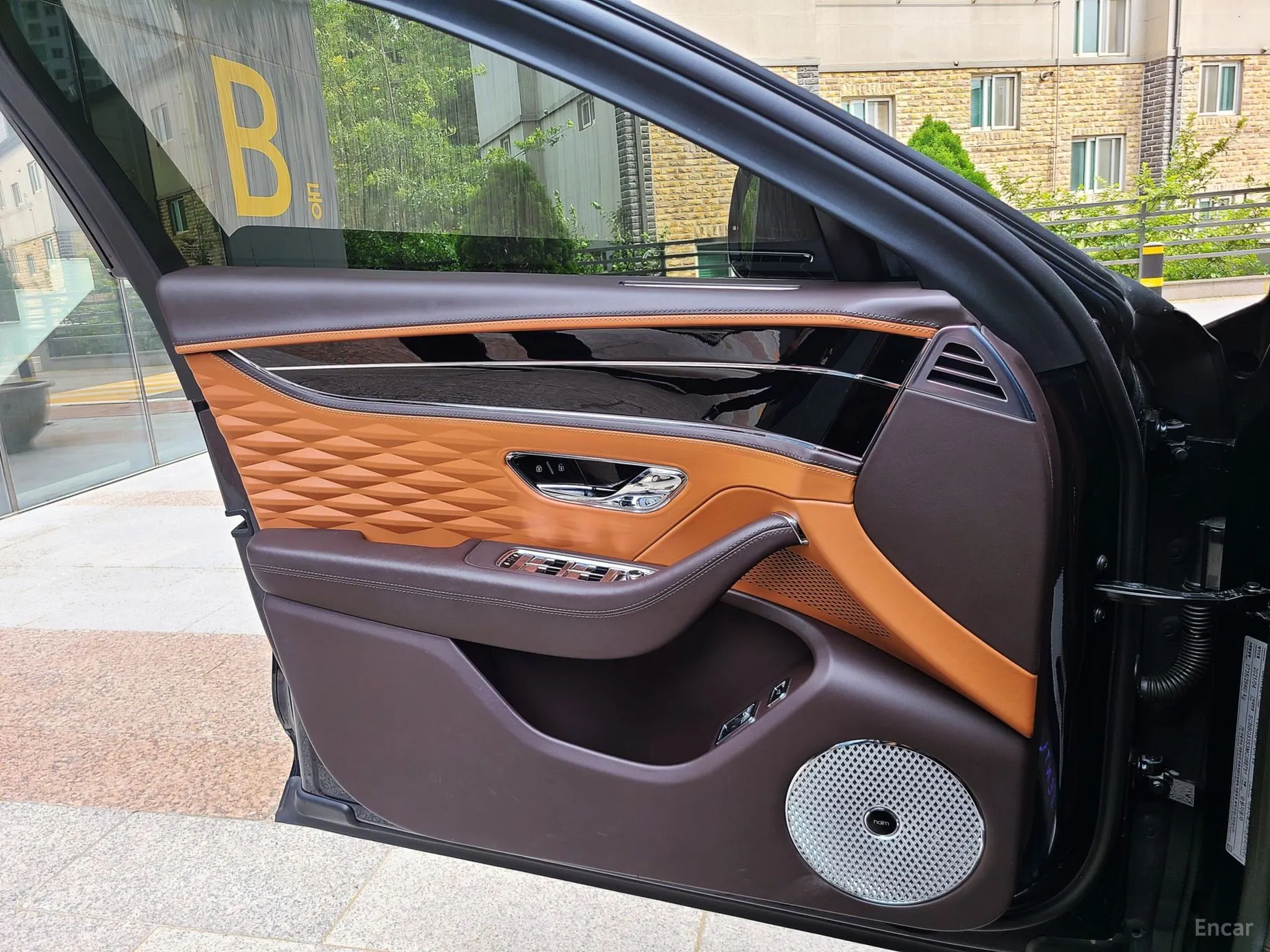 Bentley Flying Spur 3rd Generation превью 15
