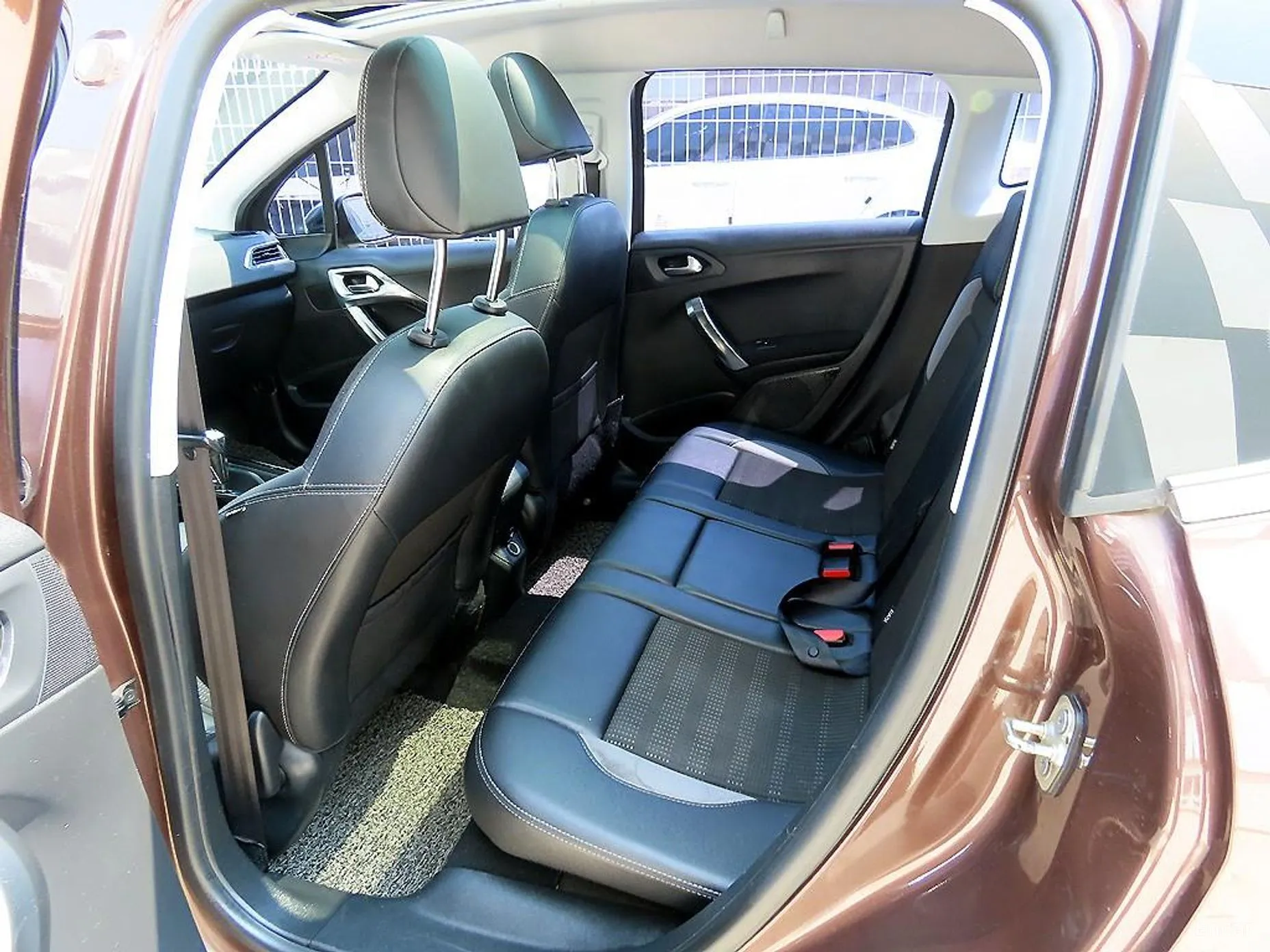 Peugeot 2008. превью 6