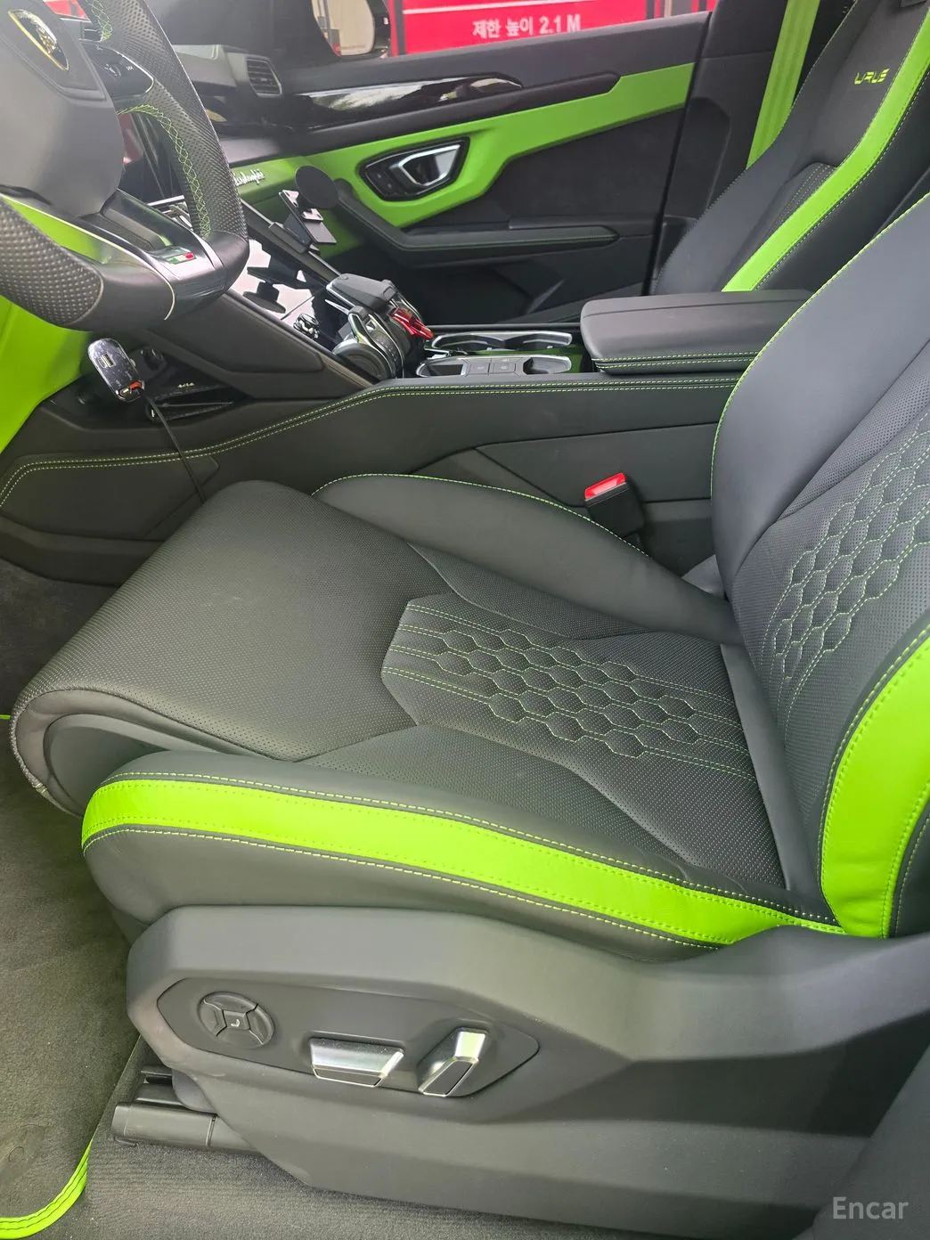 Lamborghini Urus превью 10