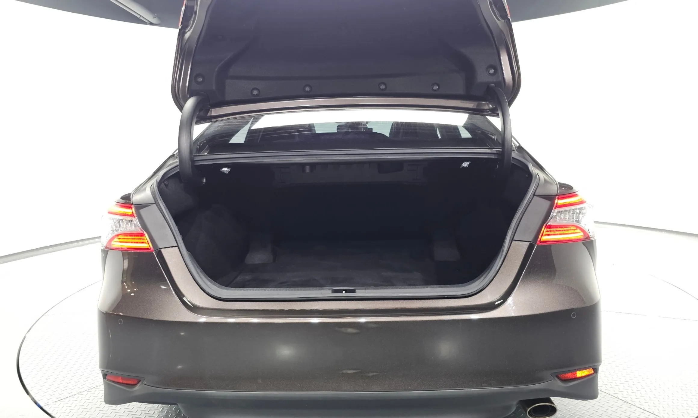 Toyota Camry (XV70) превью 20