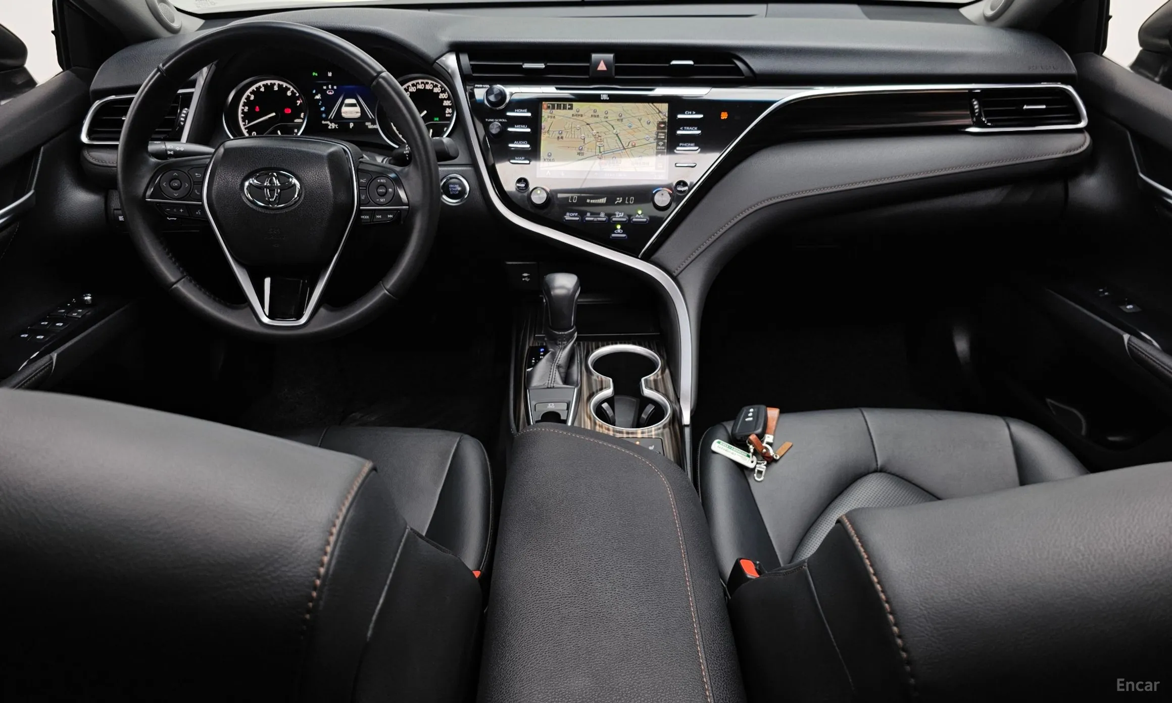 Toyota Camry (XV70) превью 7