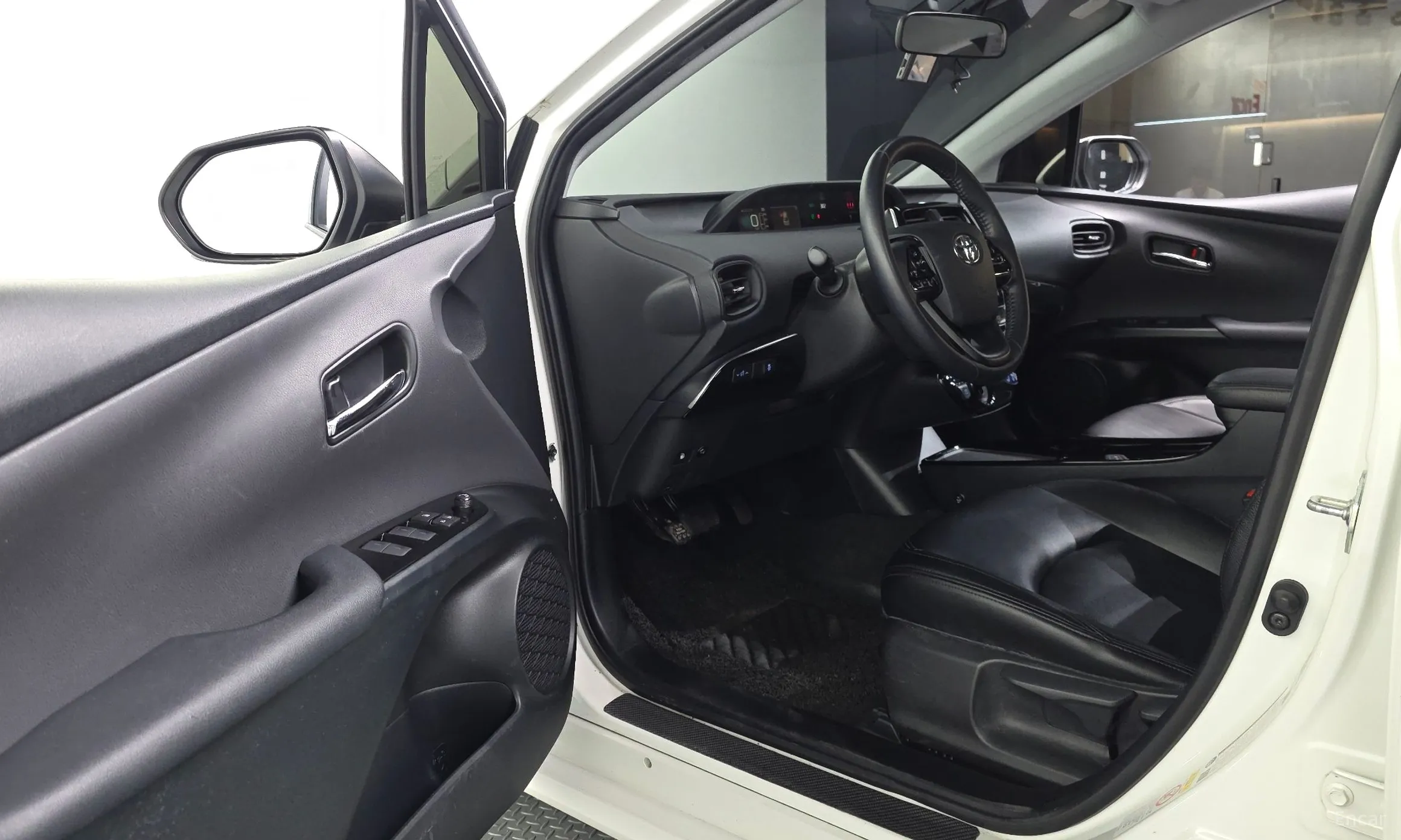 Toyota Prius 4th Generation превью 10