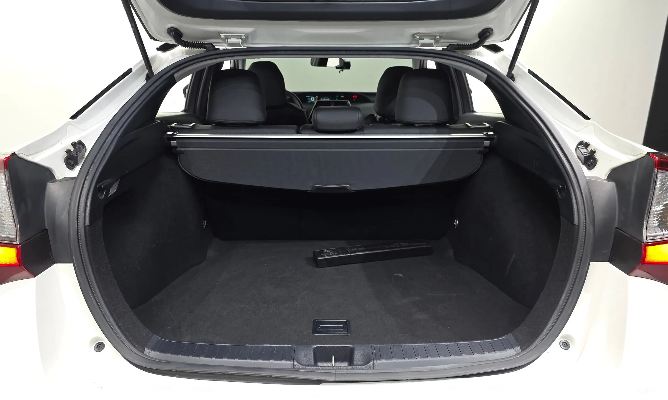Toyota Prius 4th Generation превью 20