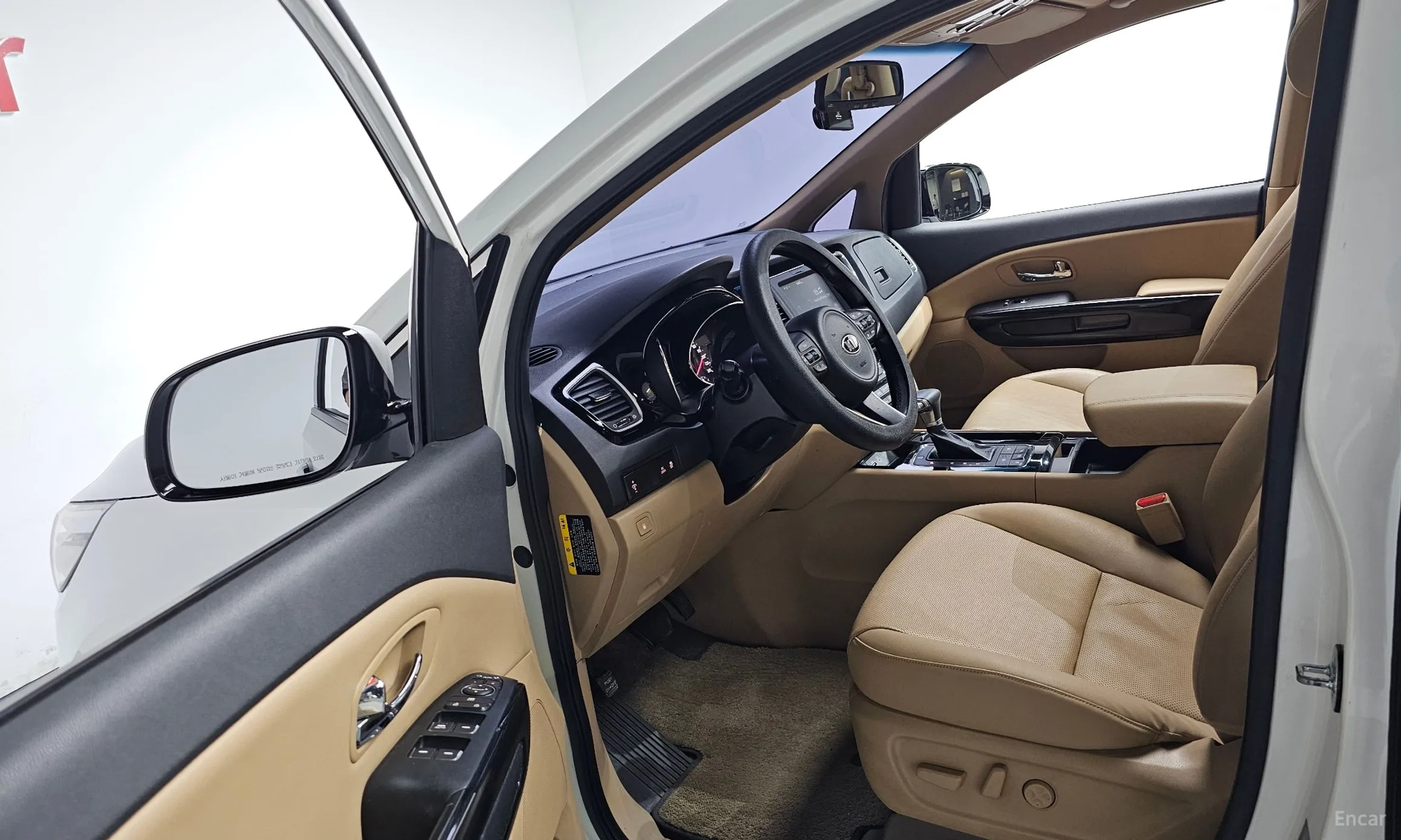 Kia Carnival превью 10