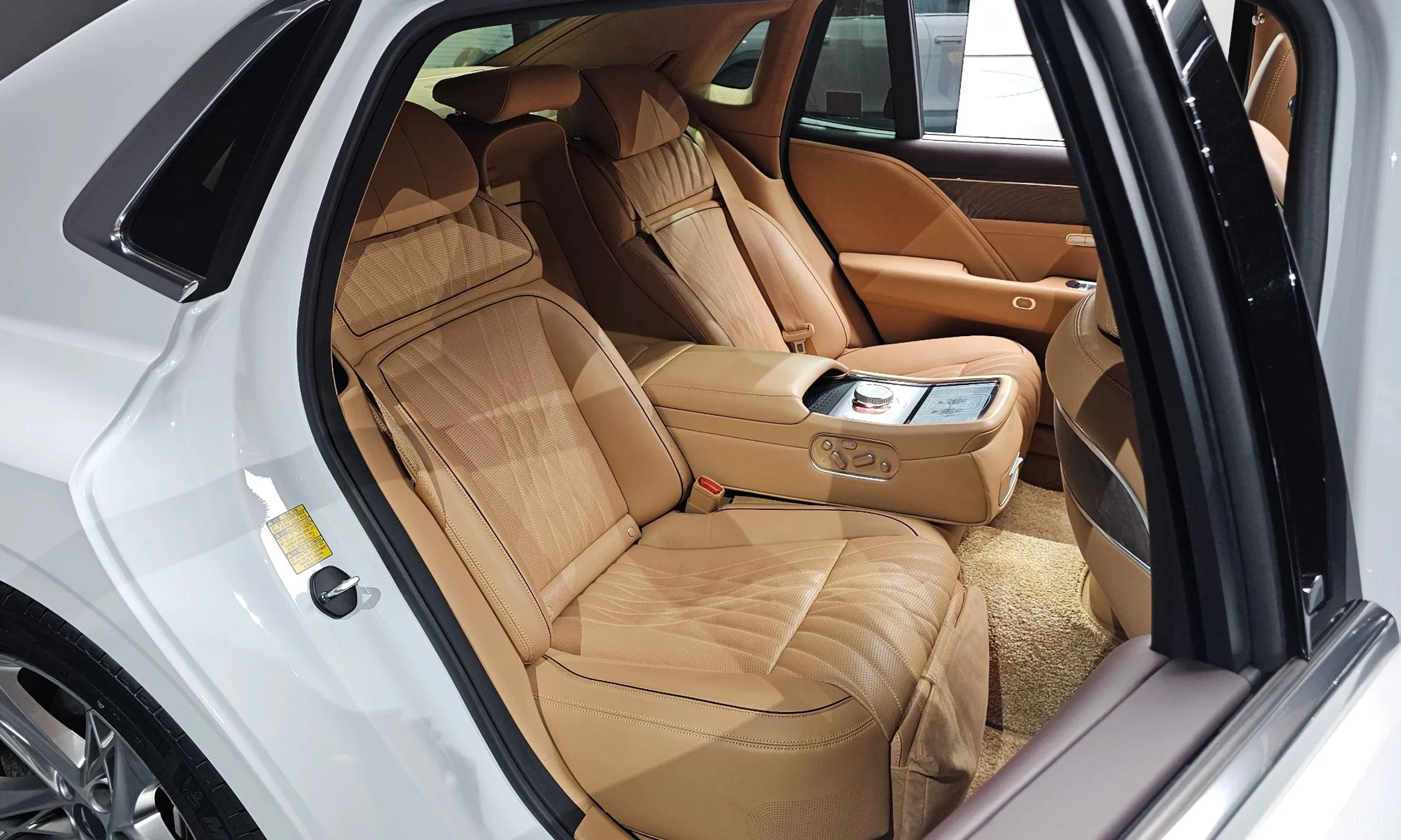 Genesis G90 (RS4) превью 11
