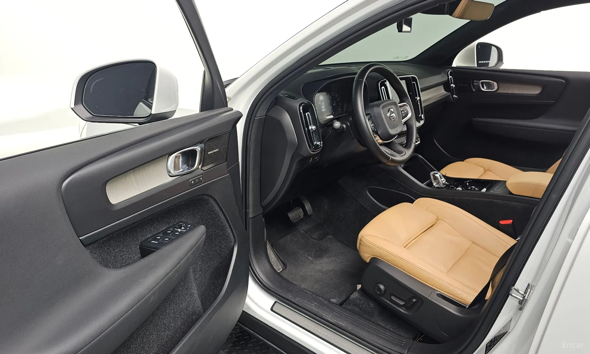 Volvo XC40 превью 10