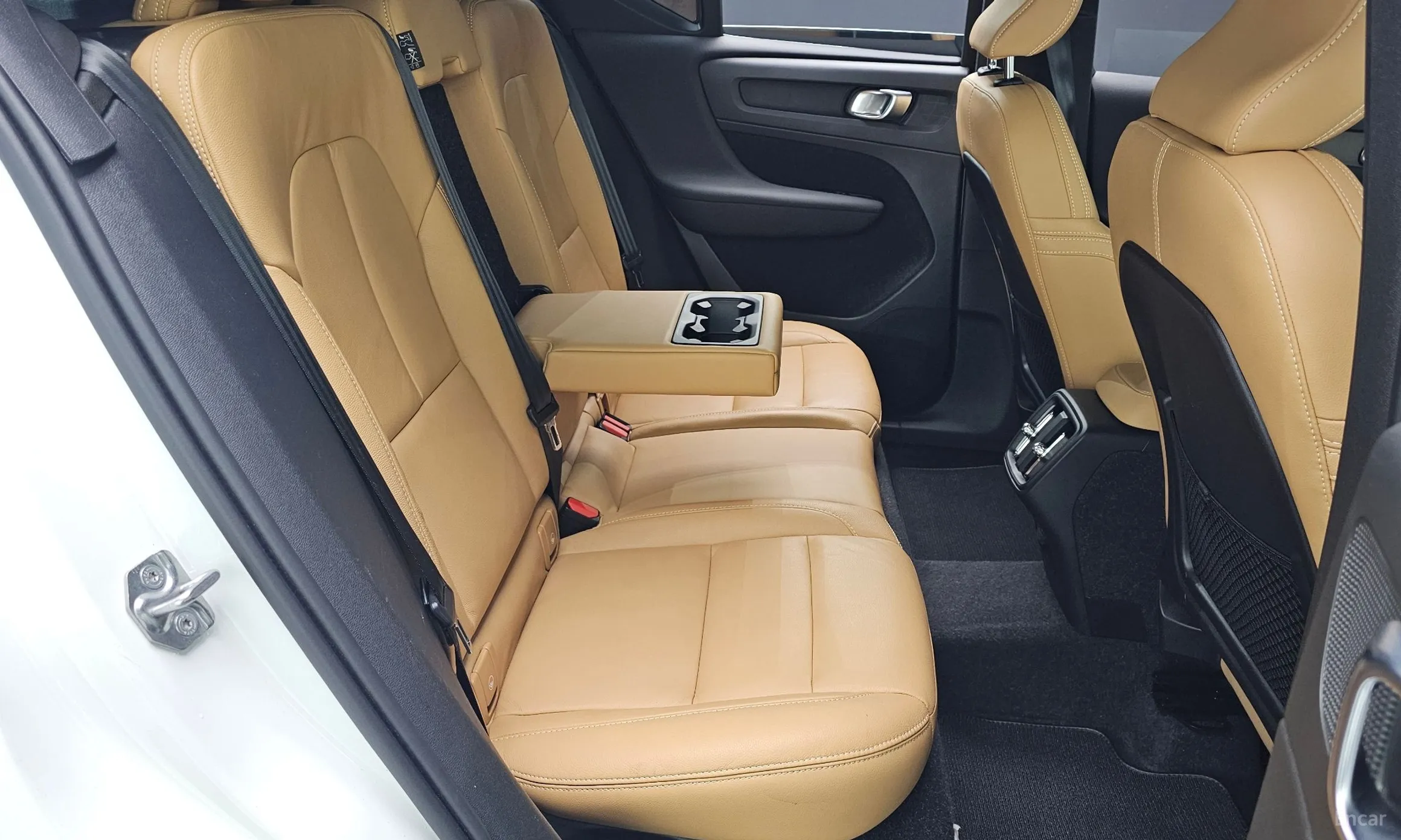 Volvo XC40 превью 12