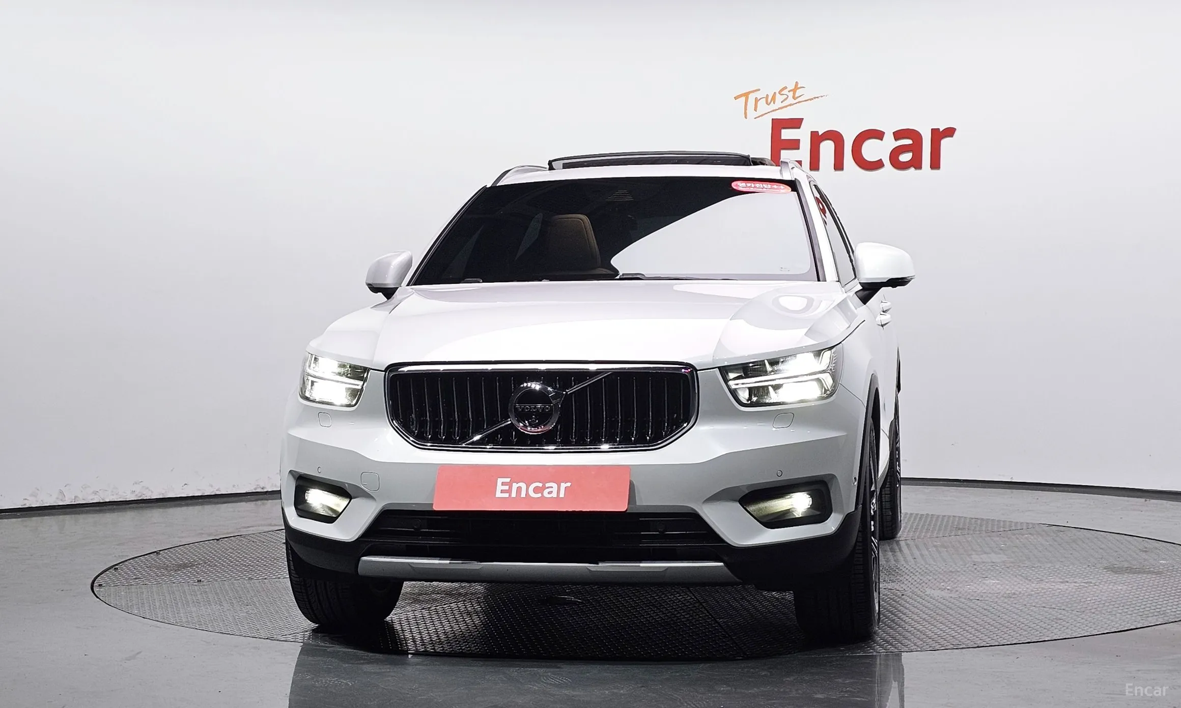Volvo XC40 превью 3