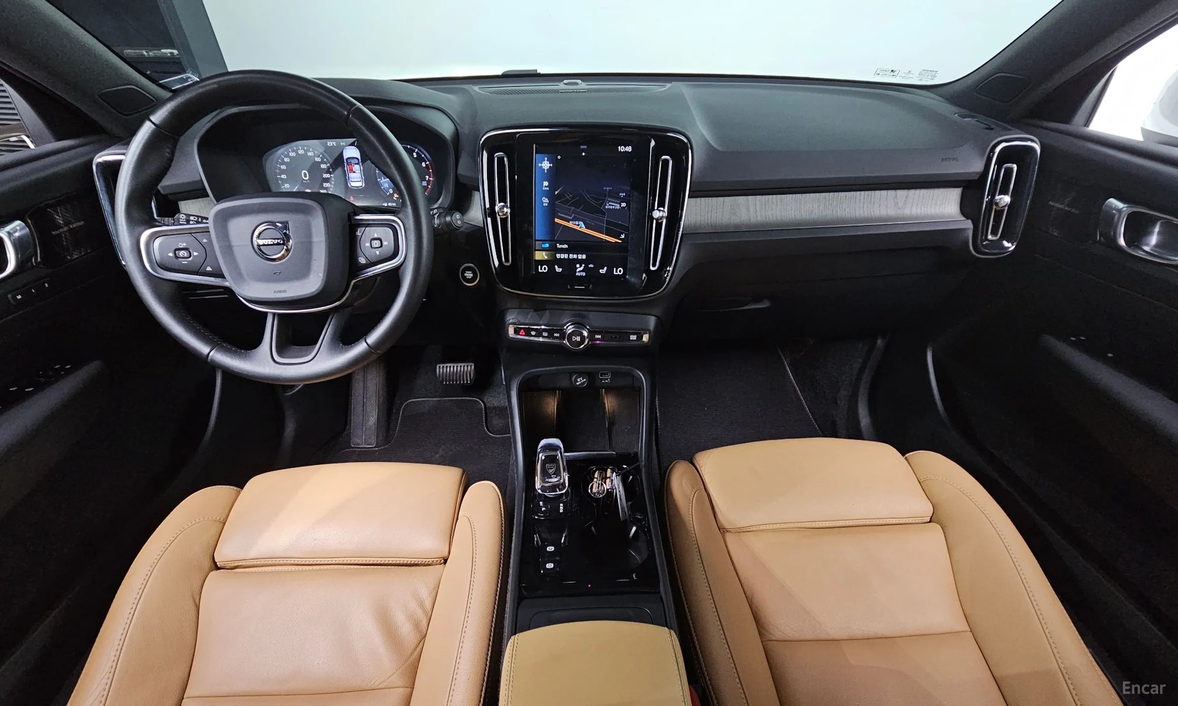 Volvo XC40 превью 7