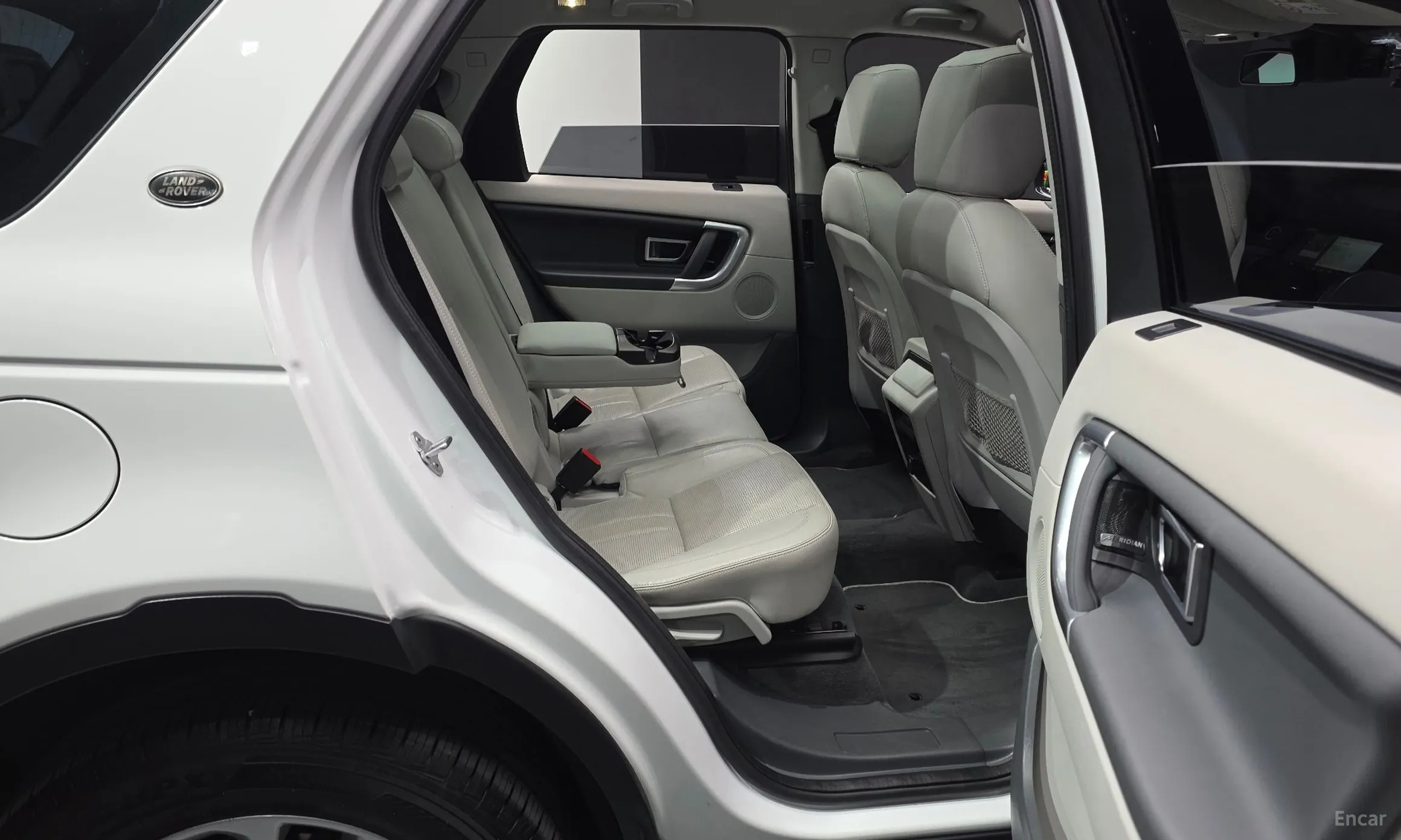 Land Rover Discovery Sports превью 11