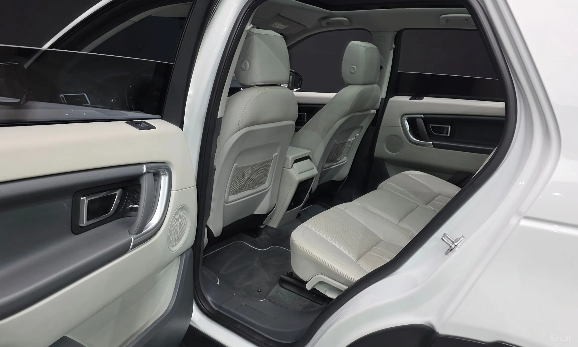 Land Rover Discovery Sports превью 12