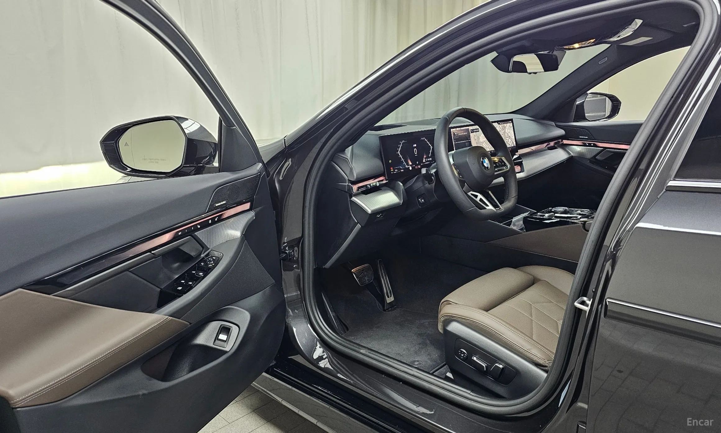 BMW 5 Series (G60) превью 10