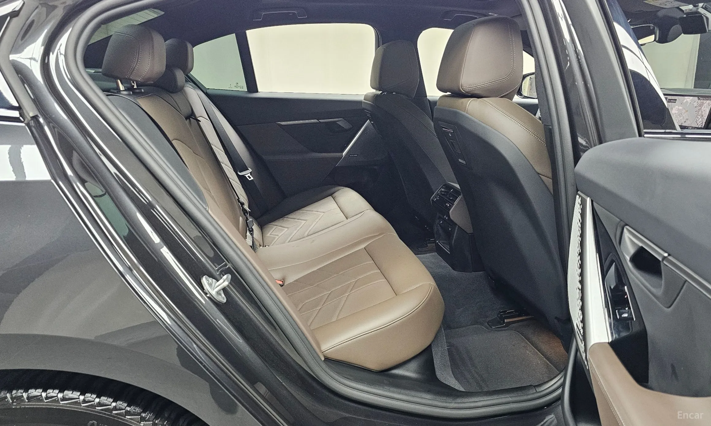 BMW 5 Series (G60) превью 11