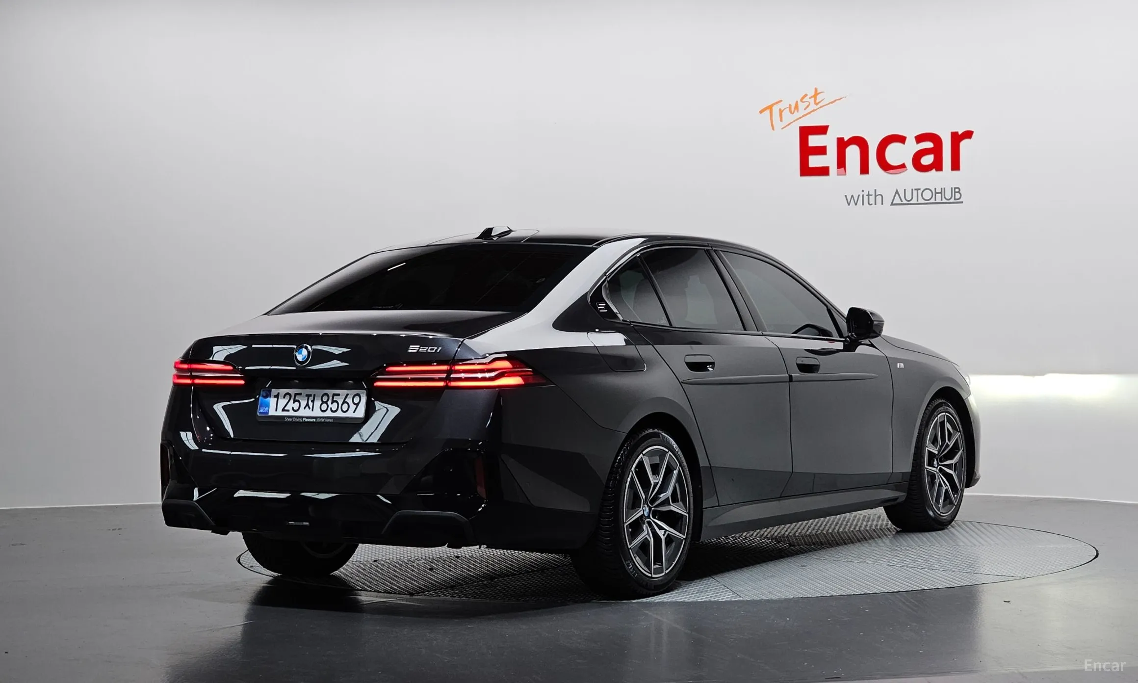 BMW 5 Series (G60) превью 2