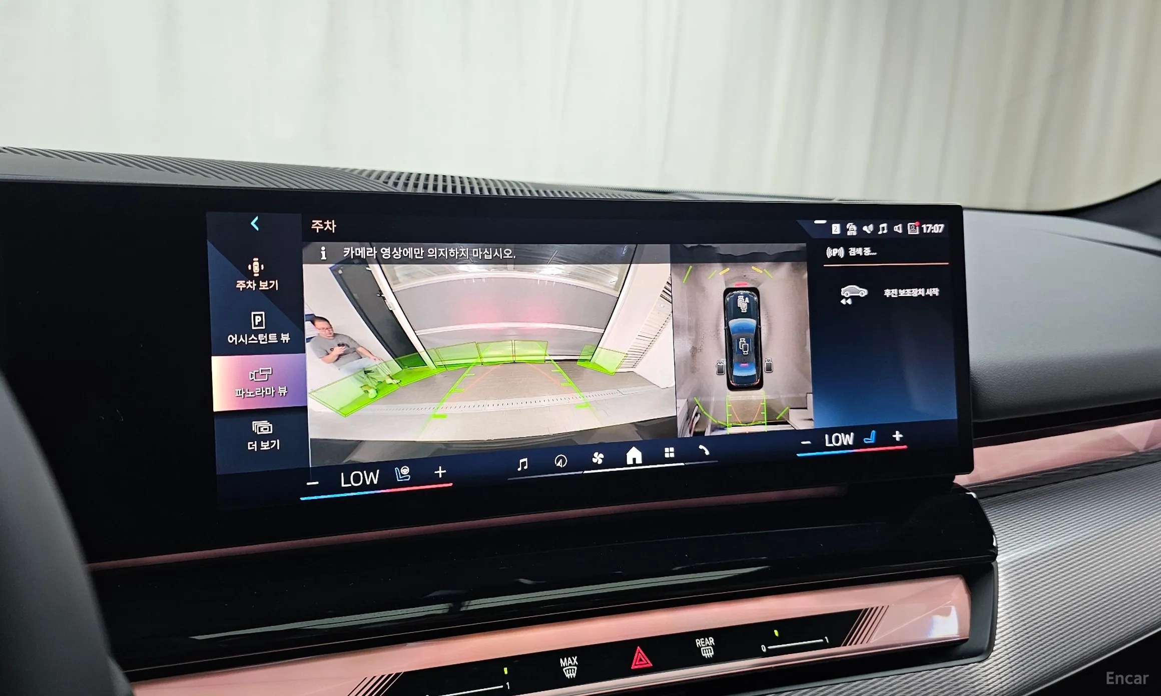 BMW 5 Series (G60) превью 16