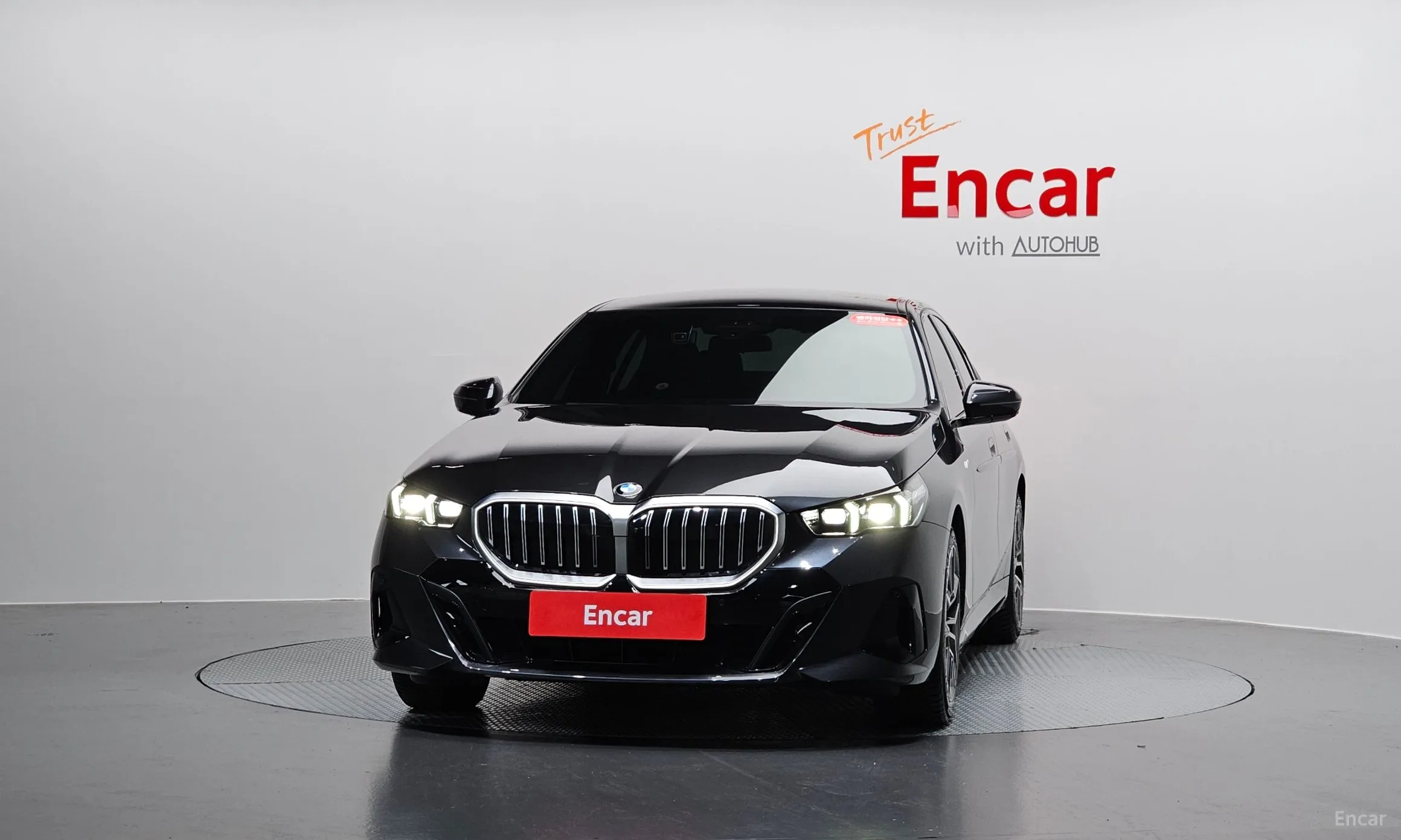 BMW 5 Series (G60) превью 3
