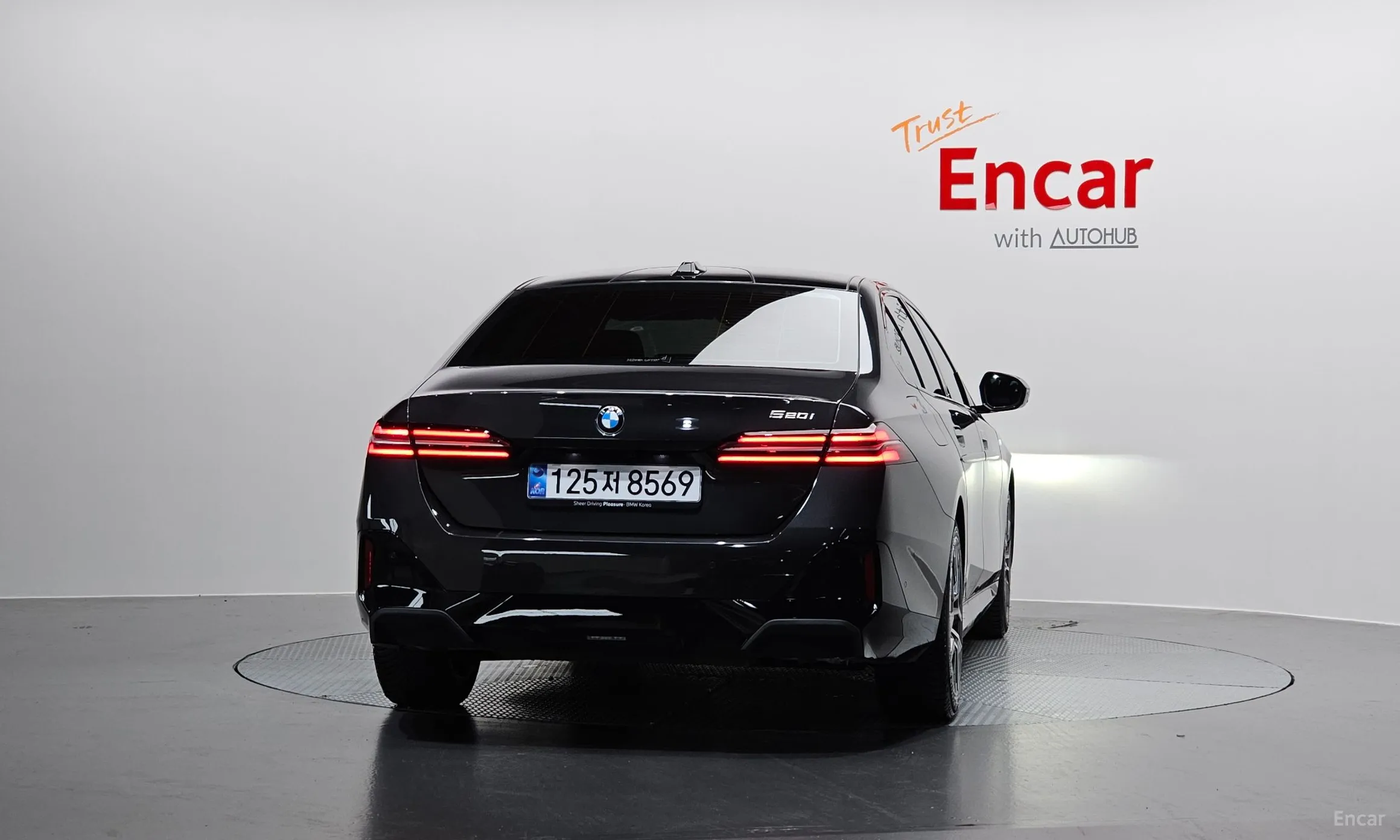 BMW 5 Series (G60) превью 4