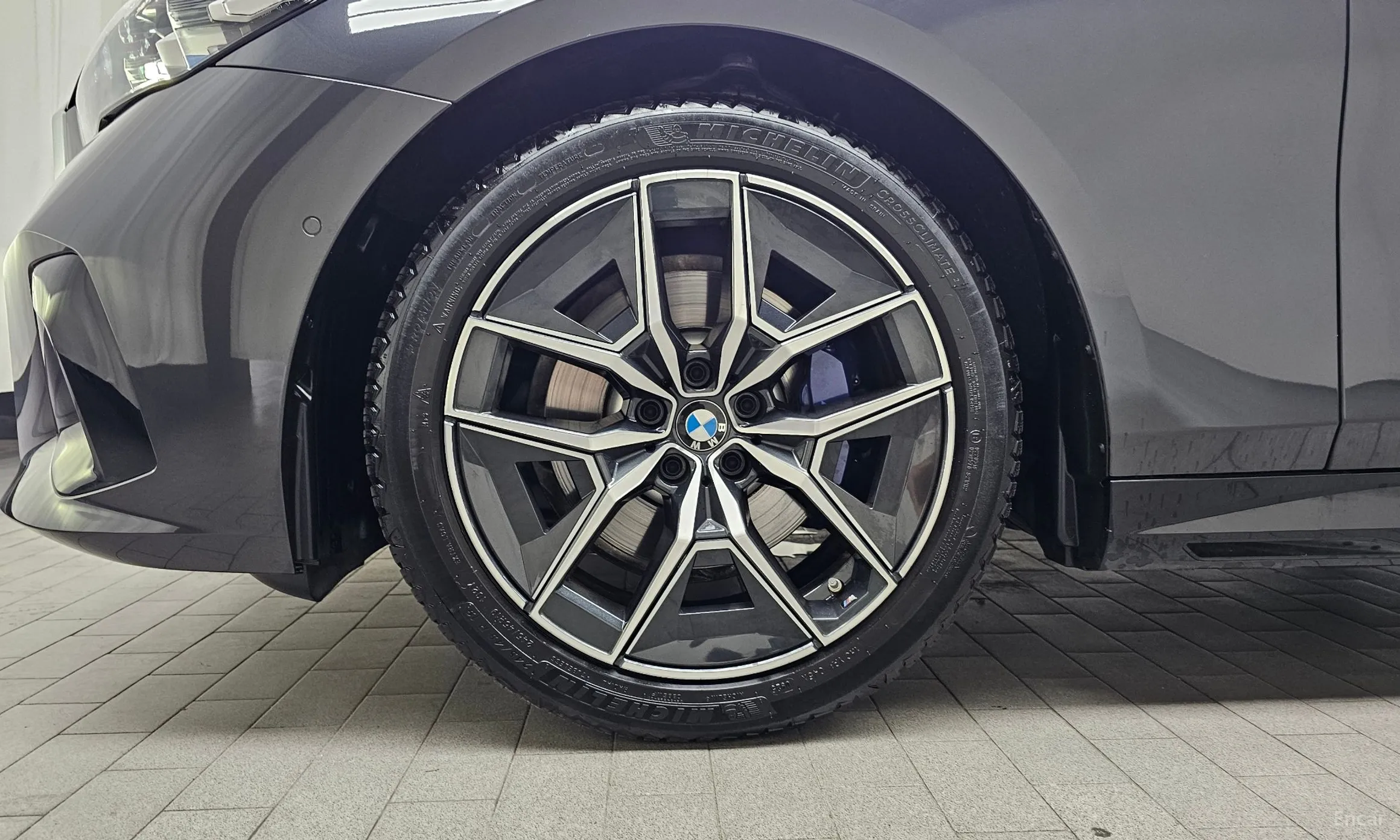 BMW 5 Series (G60) превью 5