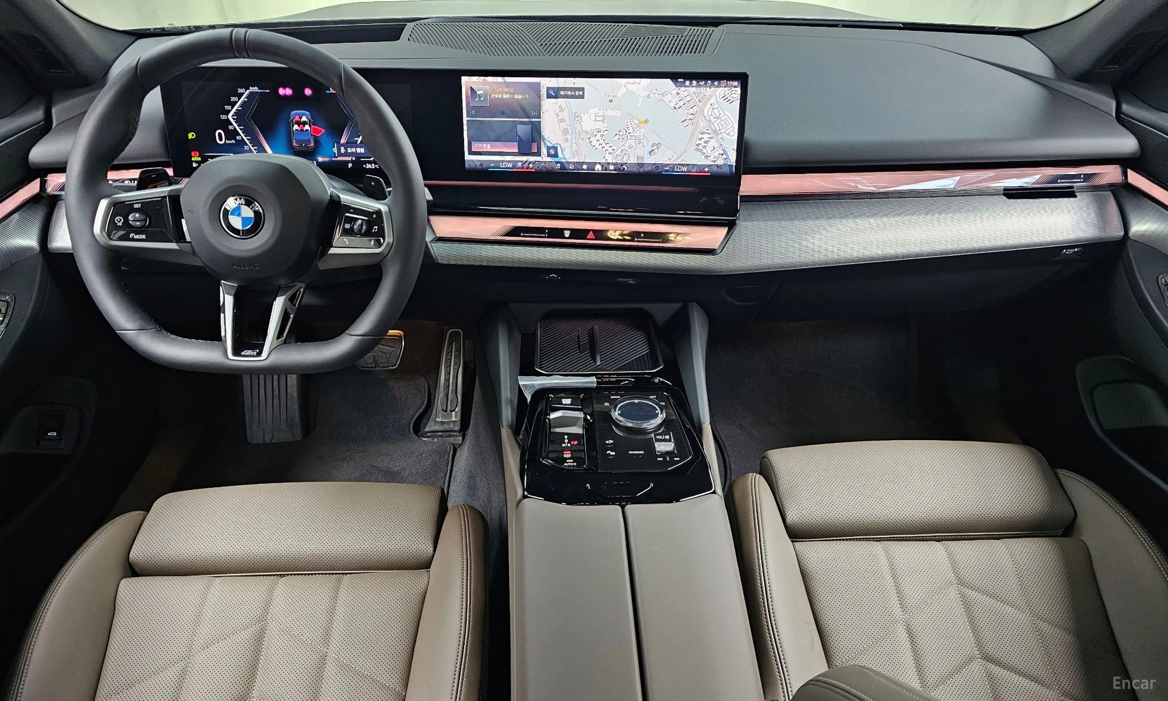 BMW 5 Series (G60) превью 7