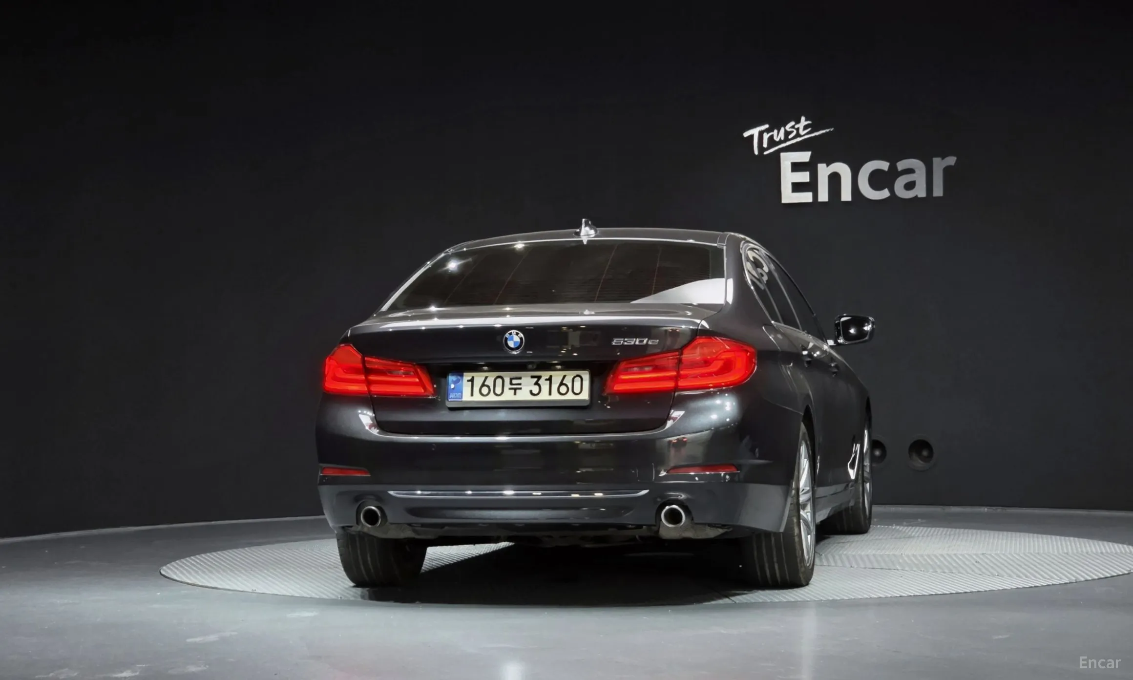 BMW 5 Series (G30) превью 4
