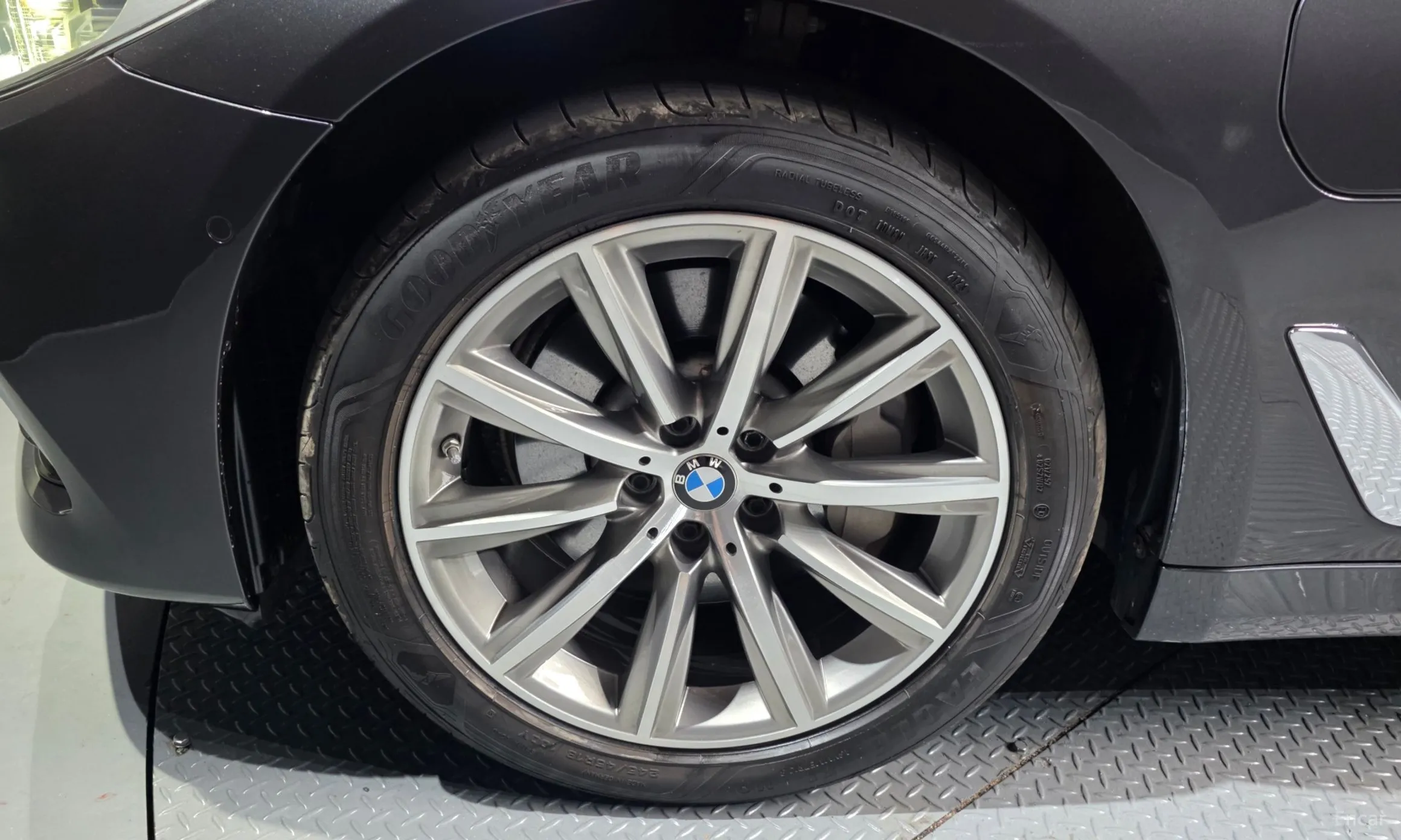 BMW 5 Series (G30) превью 5