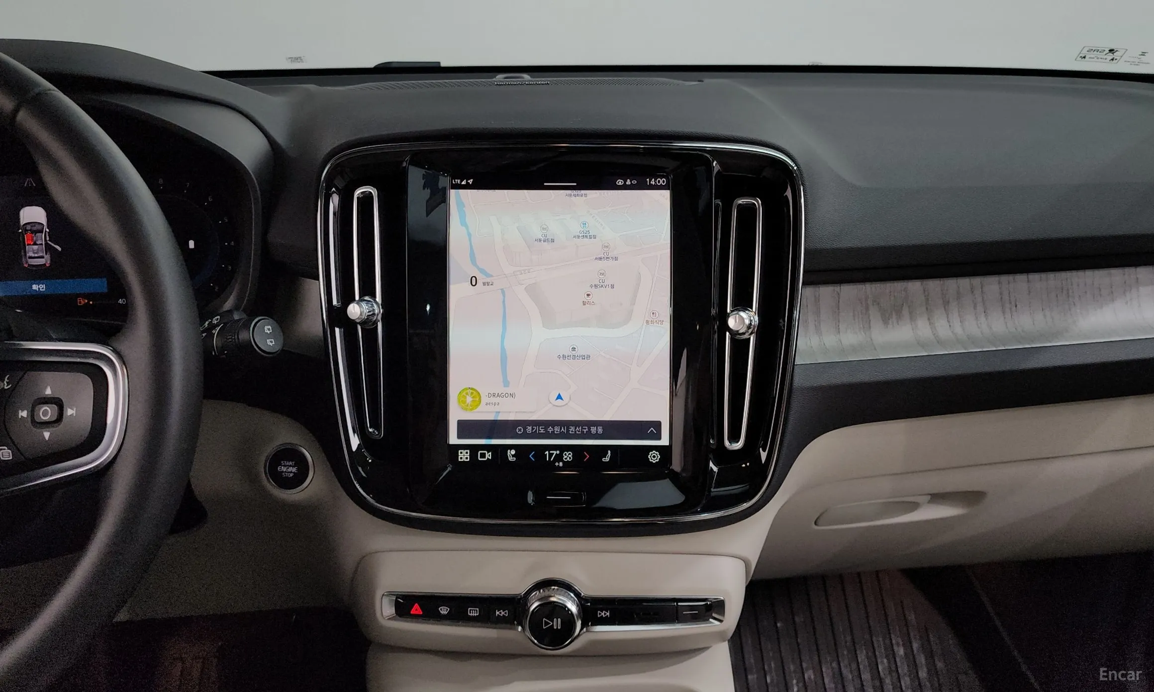Volvo XC40 превью 12