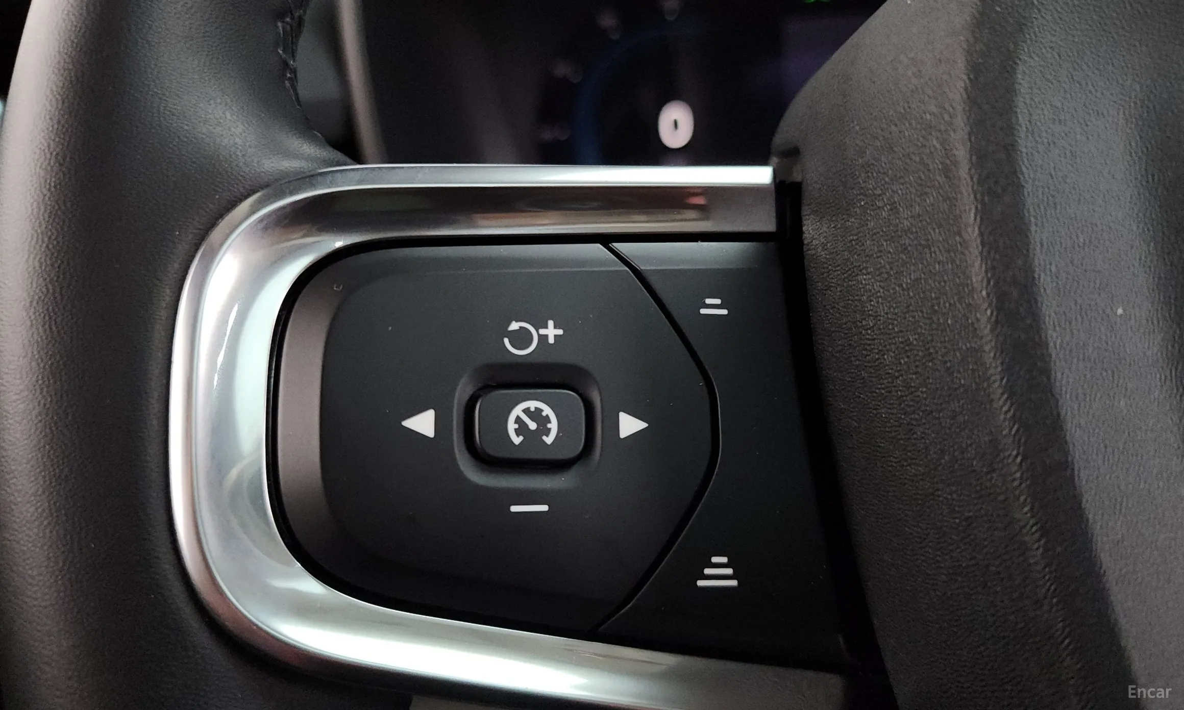 Volvo XC40 превью 17