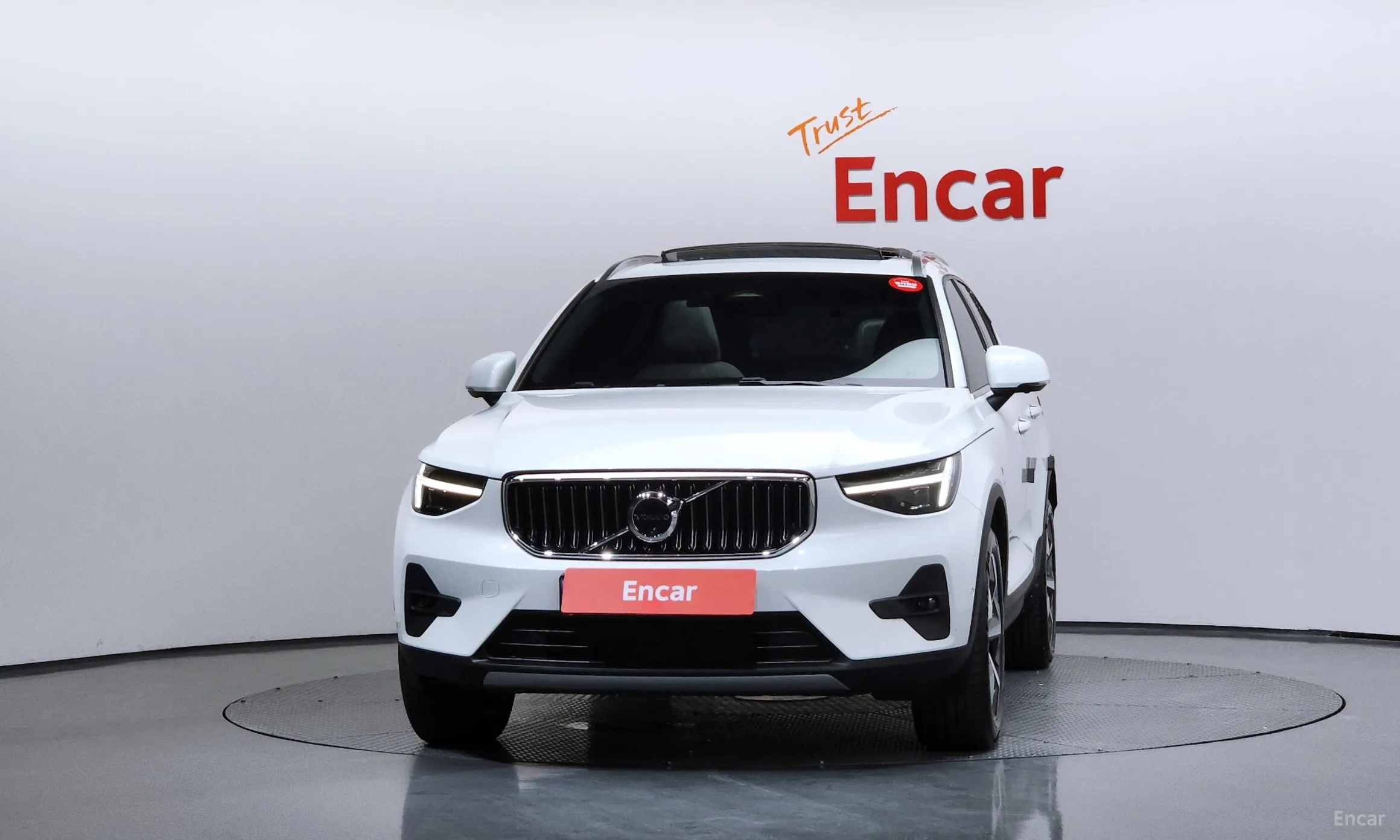 Volvo XC40 превью 3