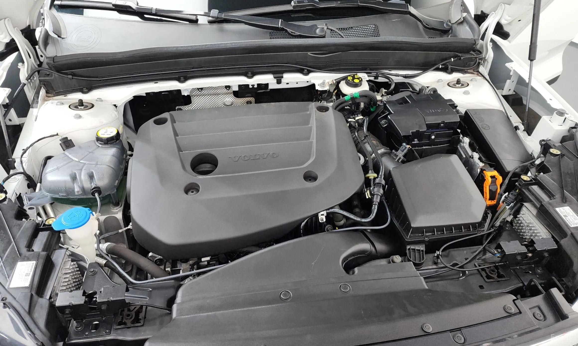 Volvo XC40 превью 6