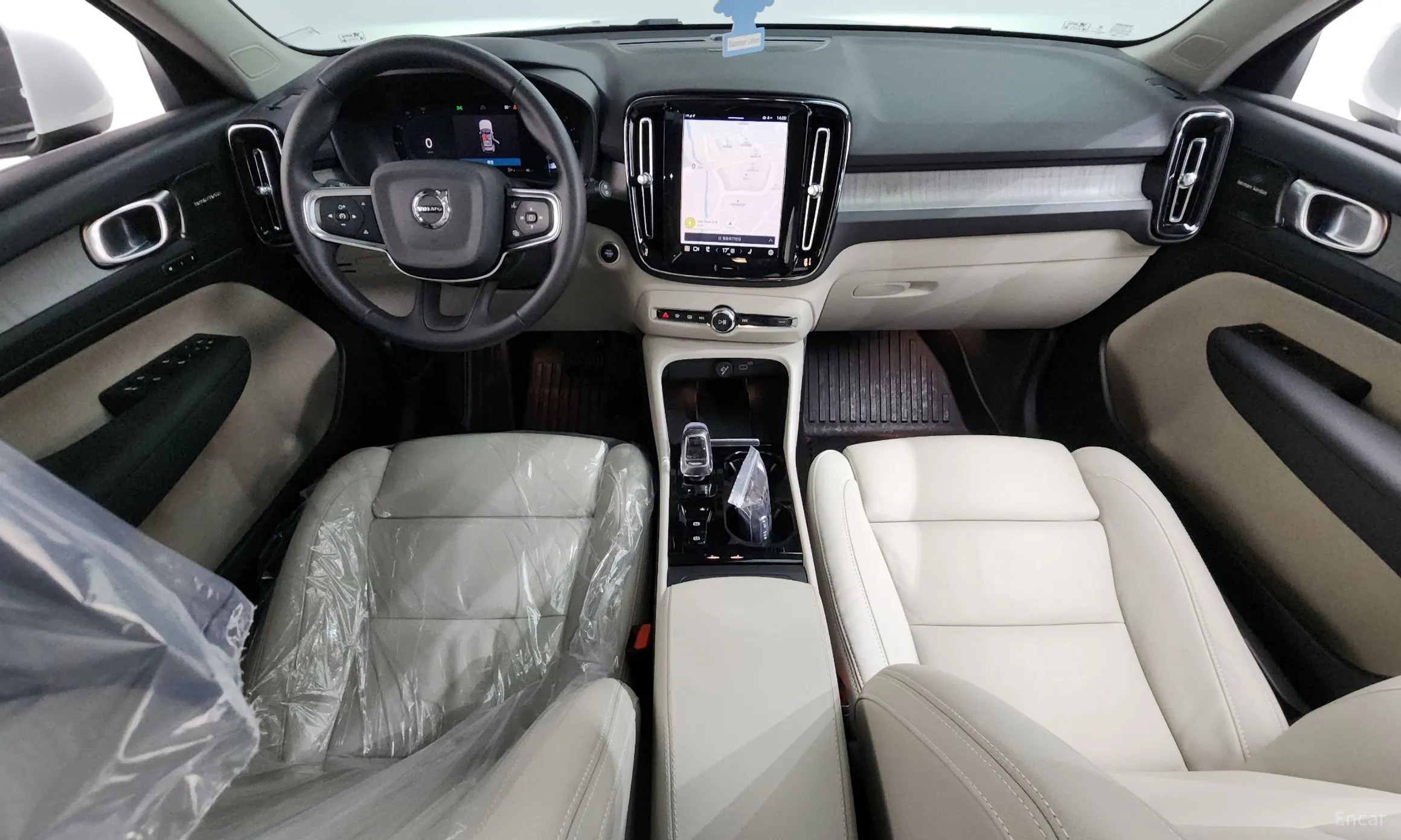 Volvo XC40 превью 7