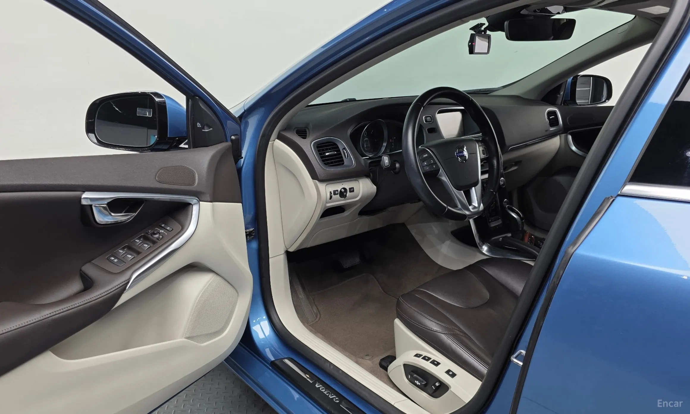 Volvo V40 превью 10
