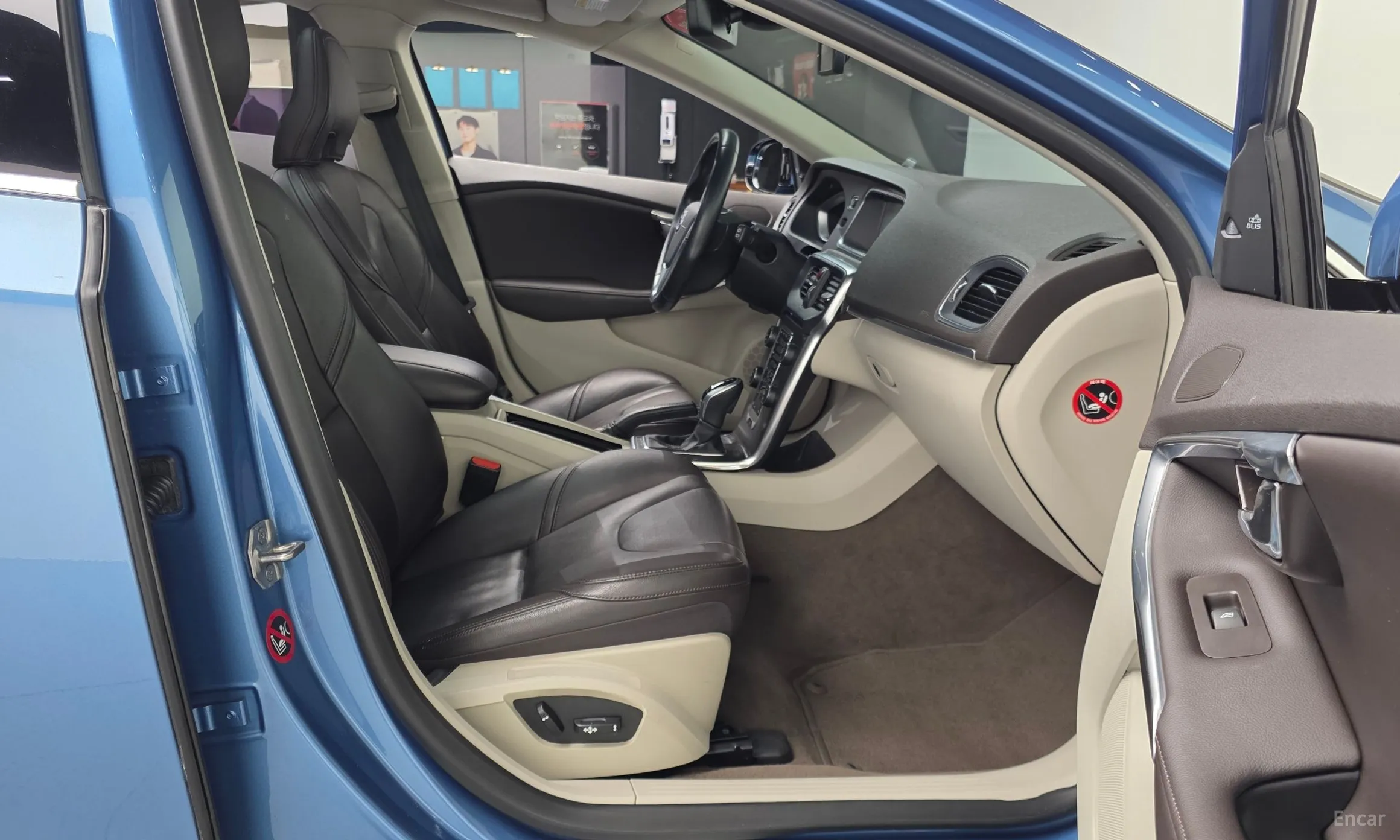 Volvo V40 превью 11