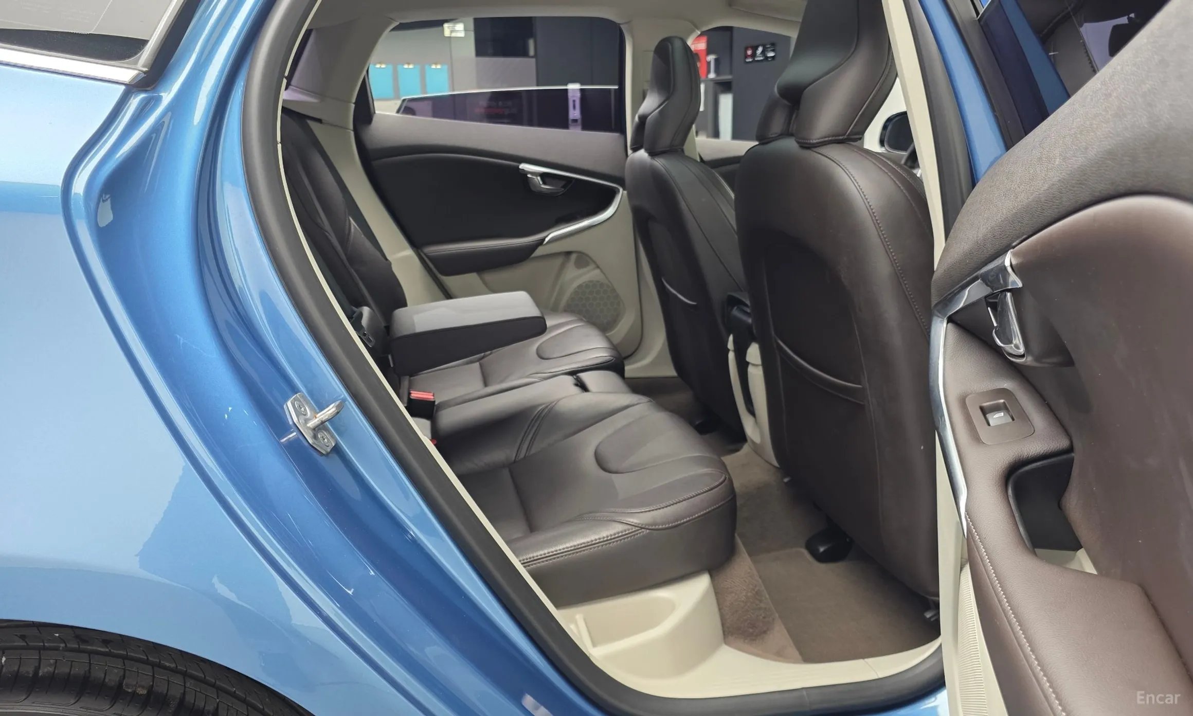 Volvo V40 превью 12