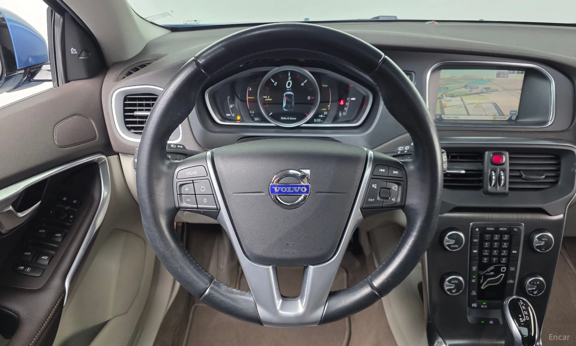 Volvo V40 превью 13