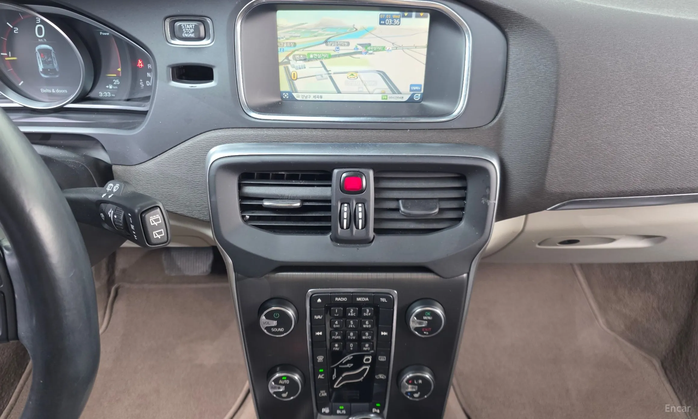 Volvo V40 превью 14