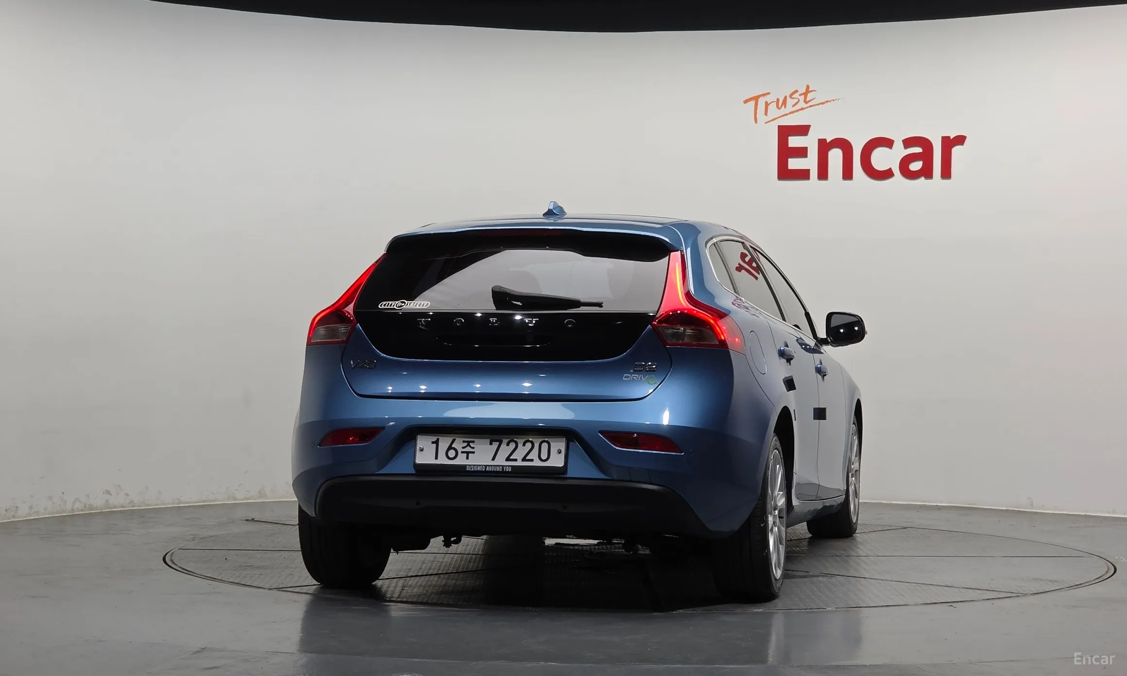 Volvo V40 превью 4