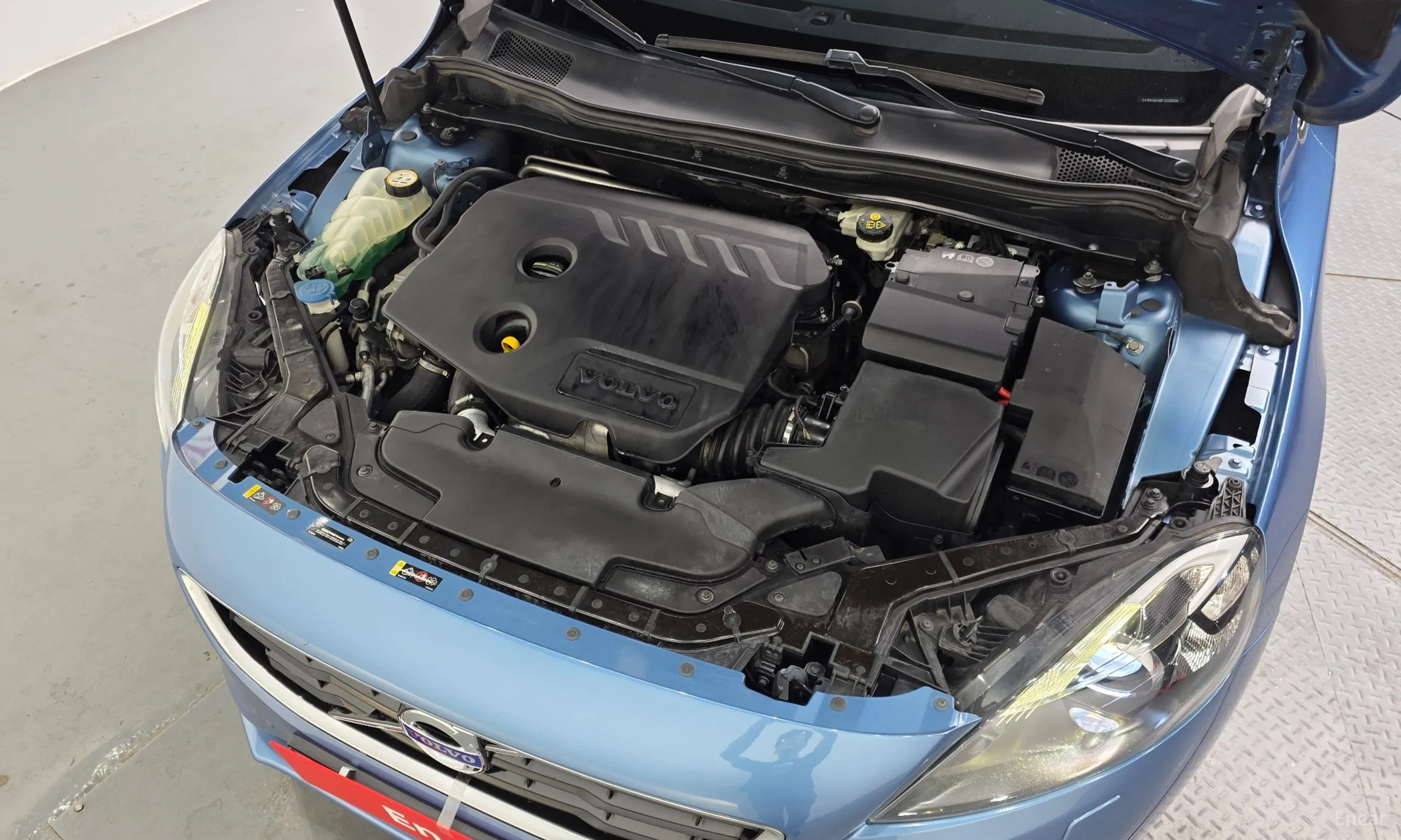 Volvo V40 превью 6