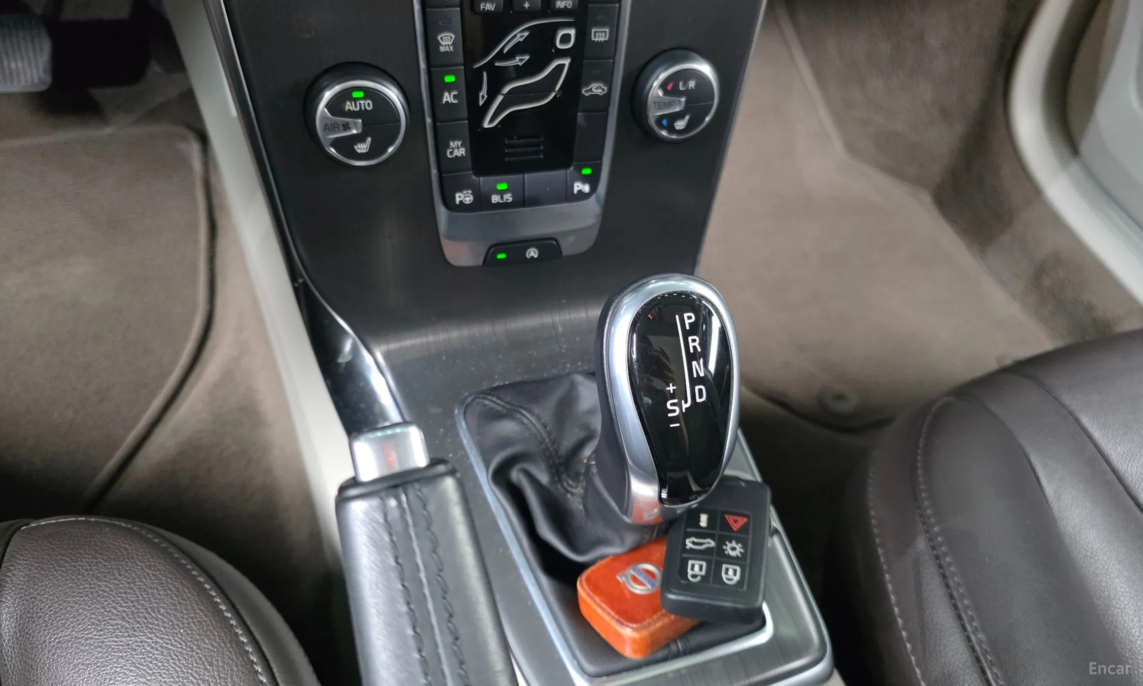 Volvo V40 превью 9