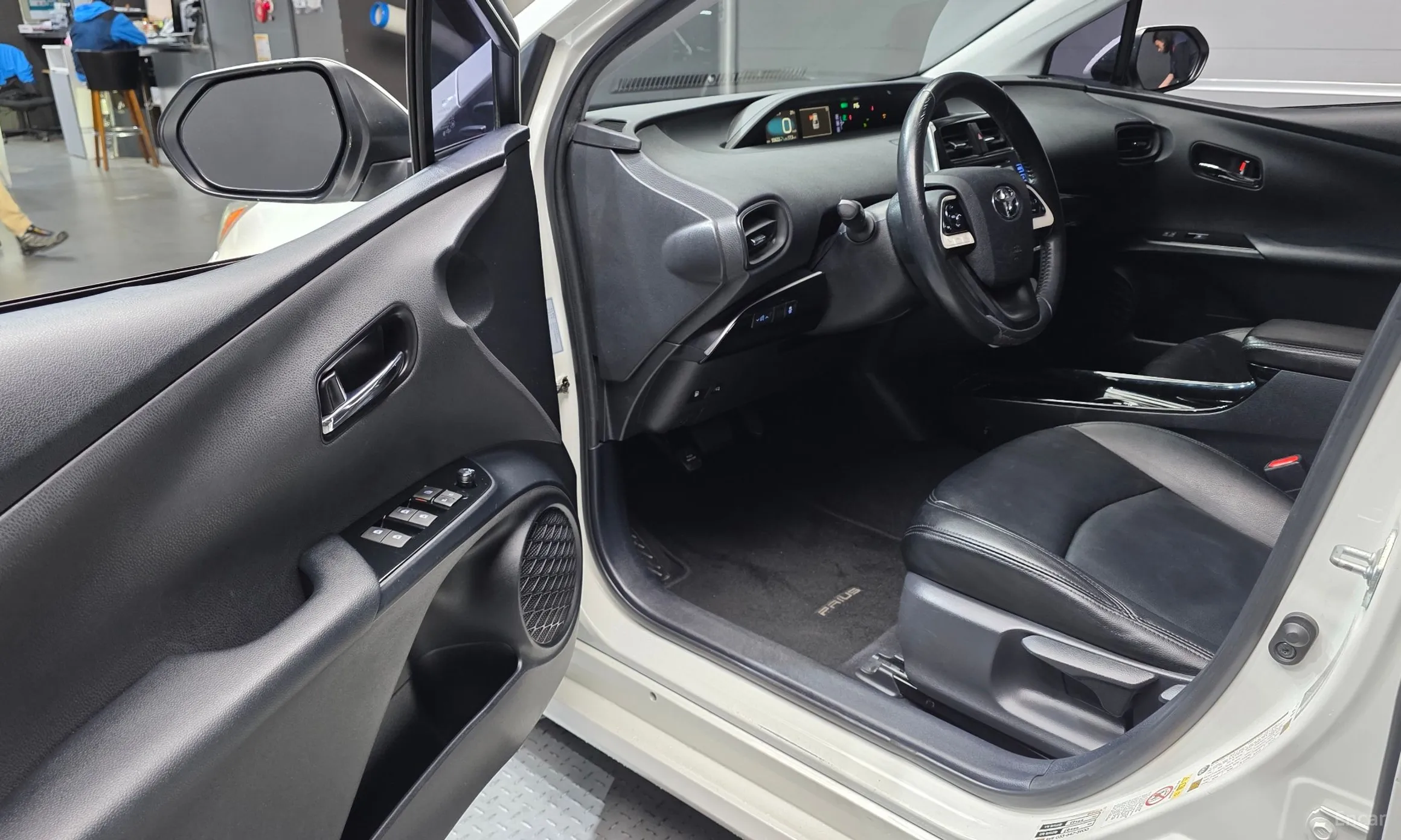 Toyota Prius 4th Generation превью 10