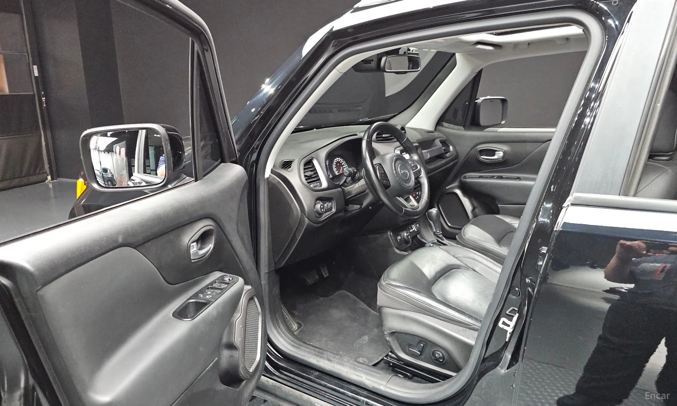 Jeep Renegade превью 10