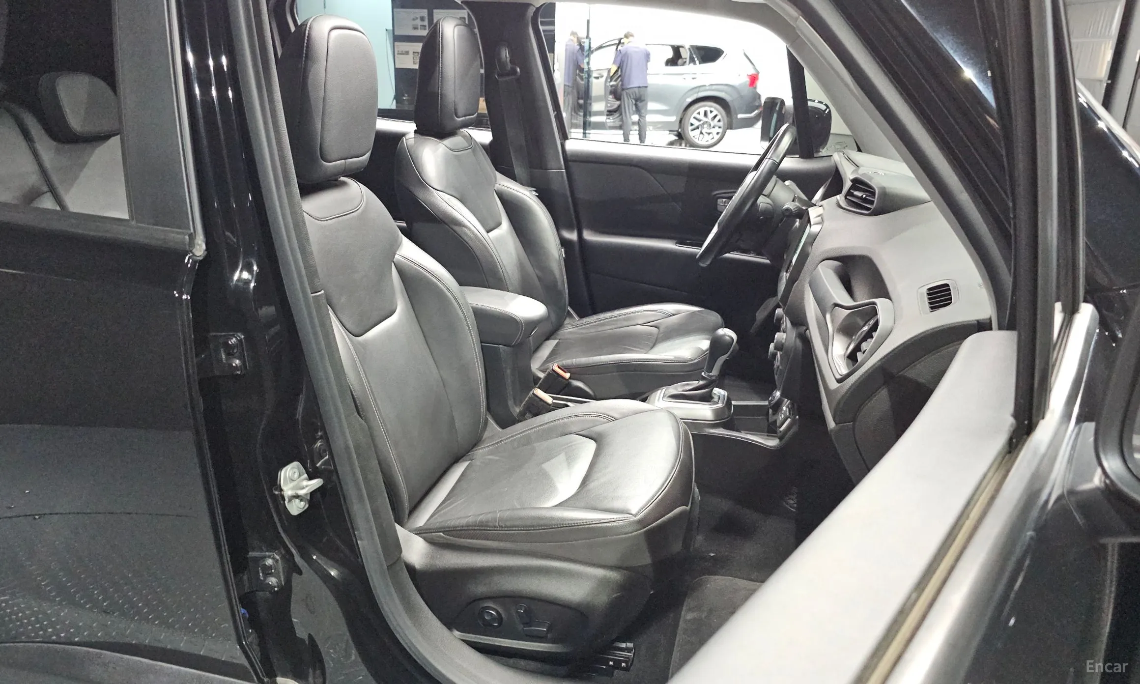 Jeep Renegade превью 12