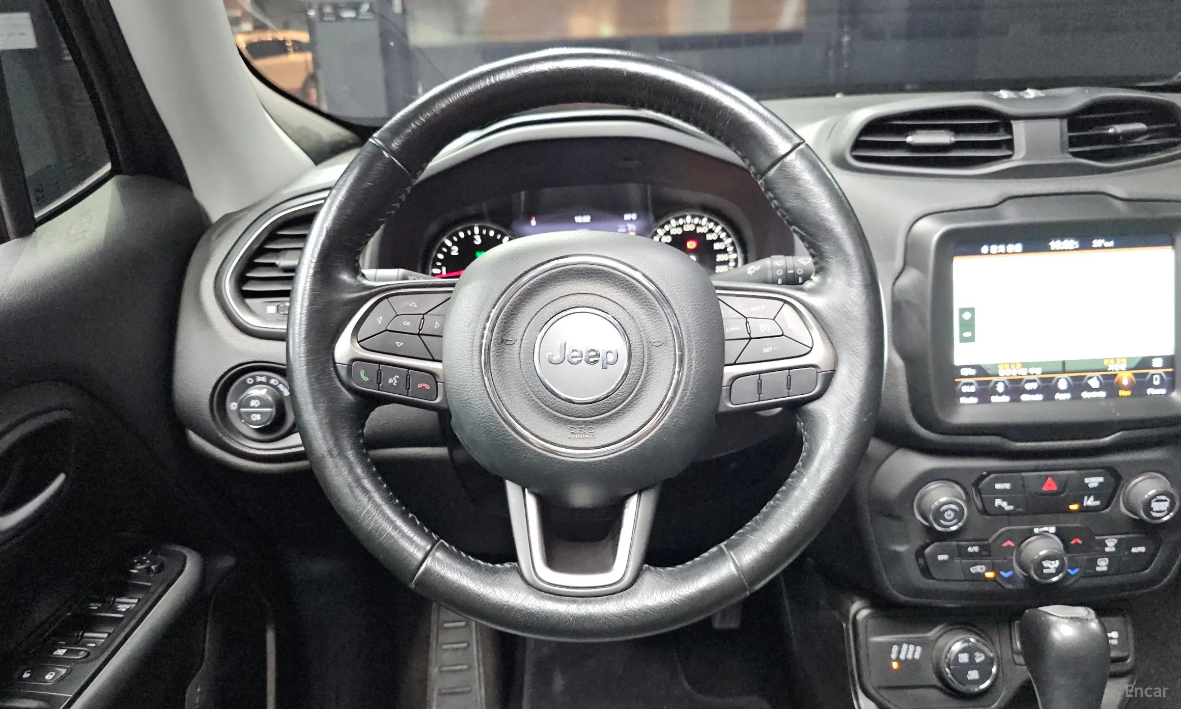 Jeep Renegade превью 13