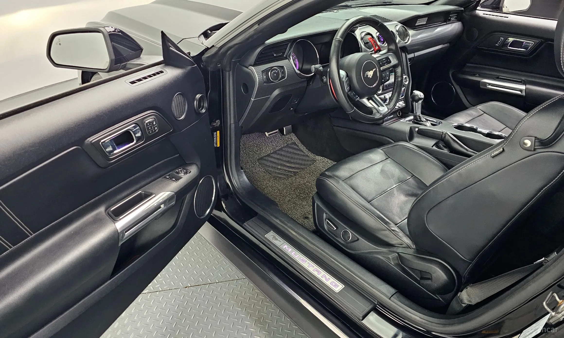 Ford Mustang превью 10