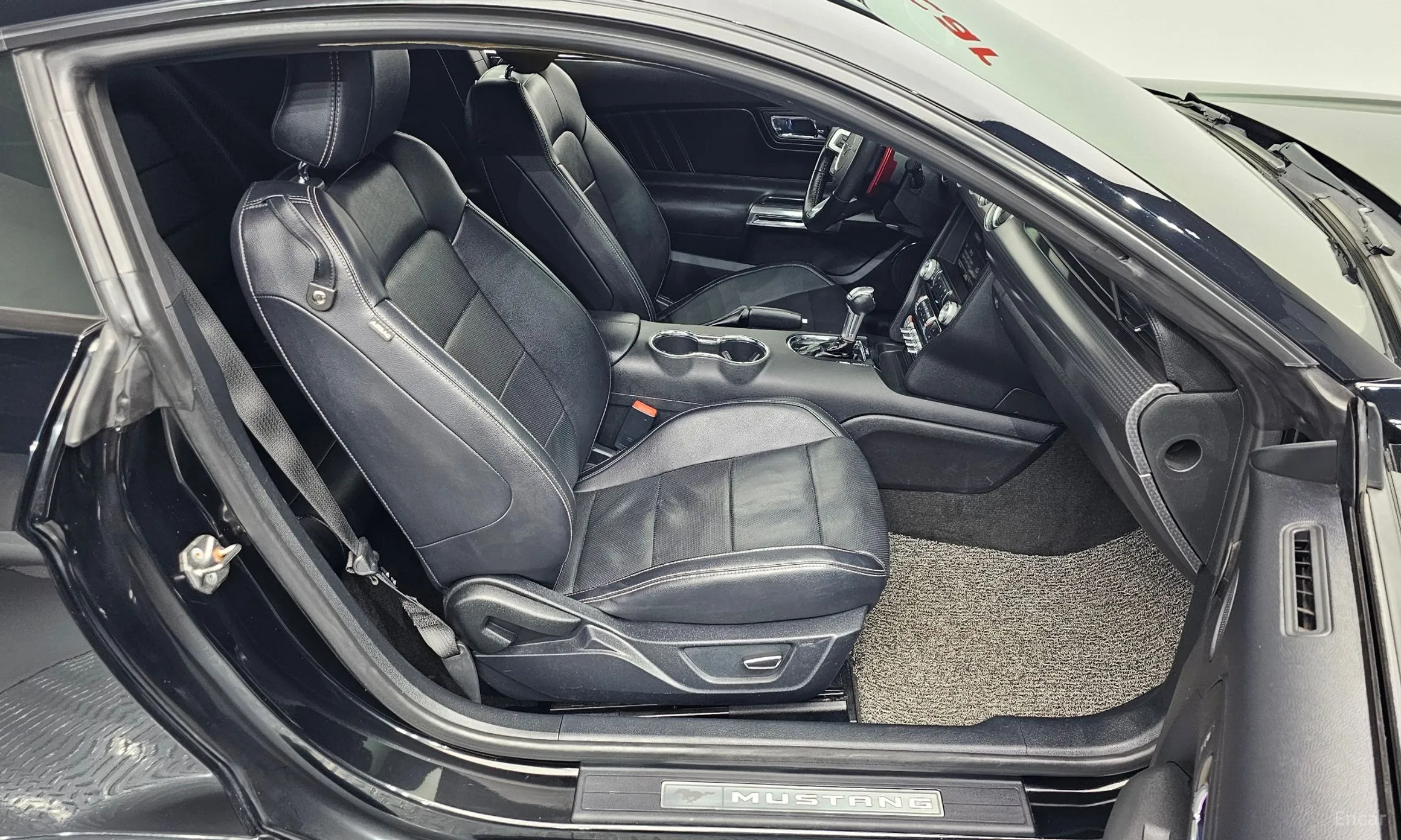 Ford Mustang превью 11
