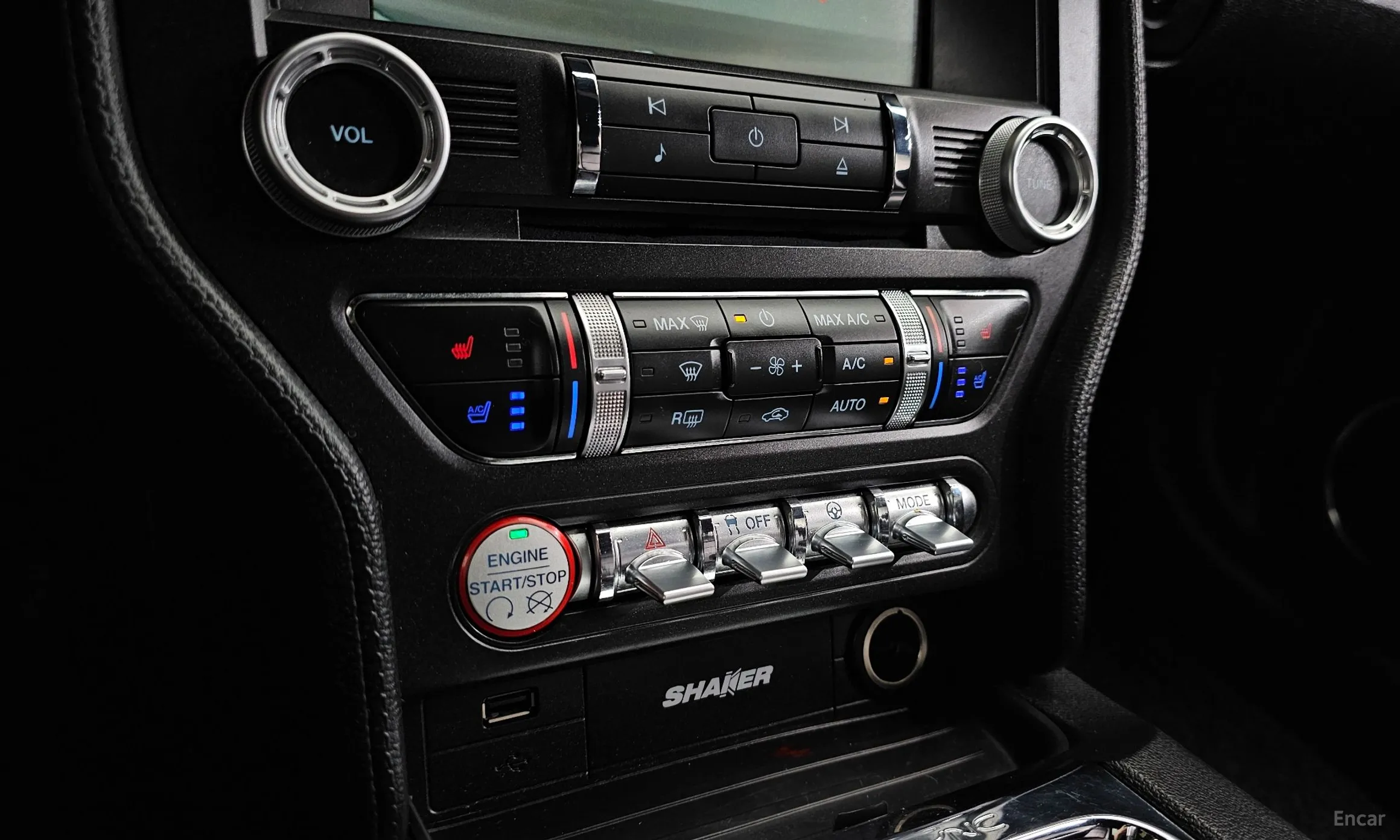 Ford Mustang превью 16